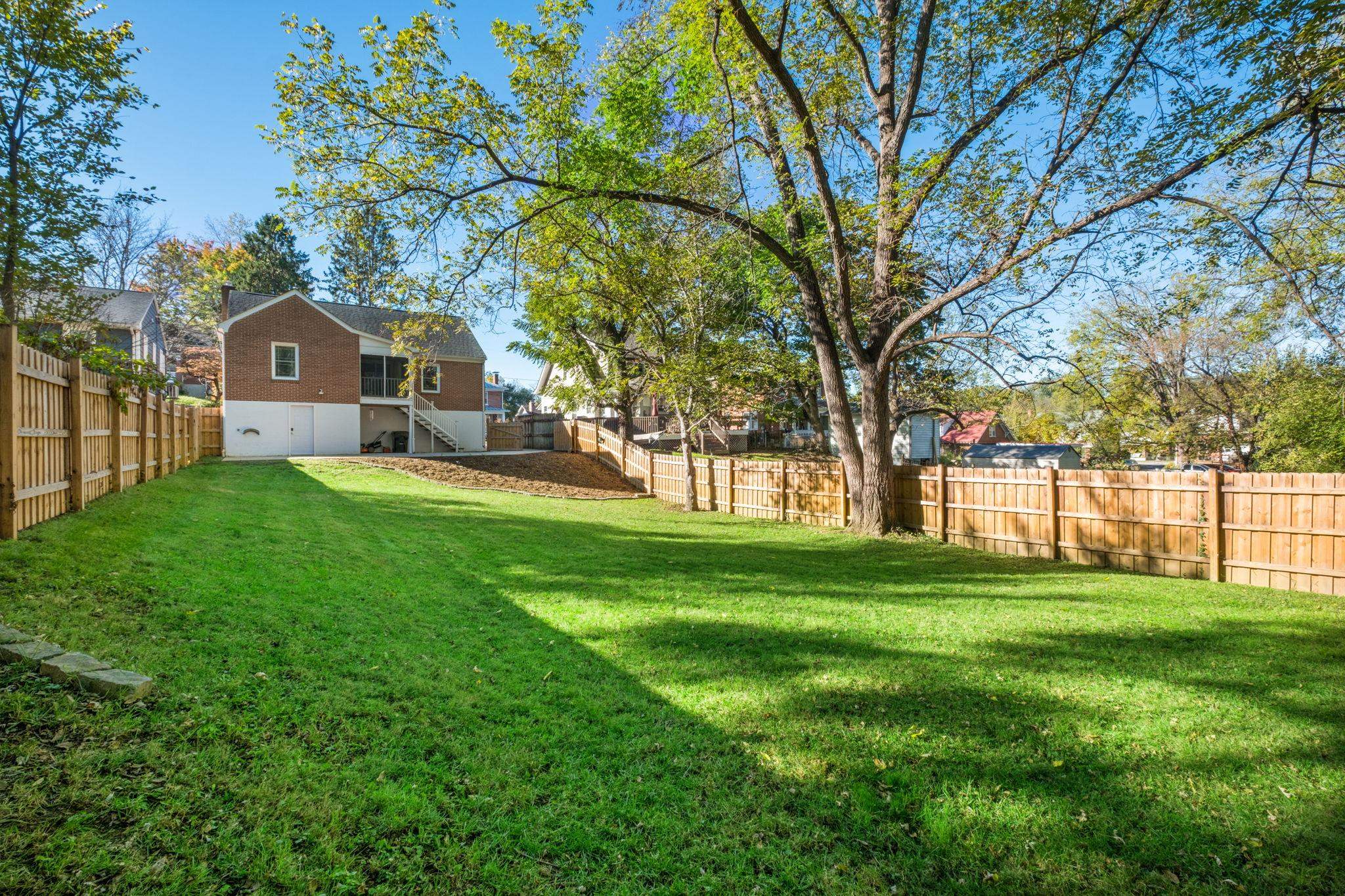 411 HENDREN AVE, STAUNTON, Virginia 24401, 4 Bedrooms Bedrooms, ,2 BathroomsBathrooms,Residential,411 HENDREN AVE,683316 MLS # 683316