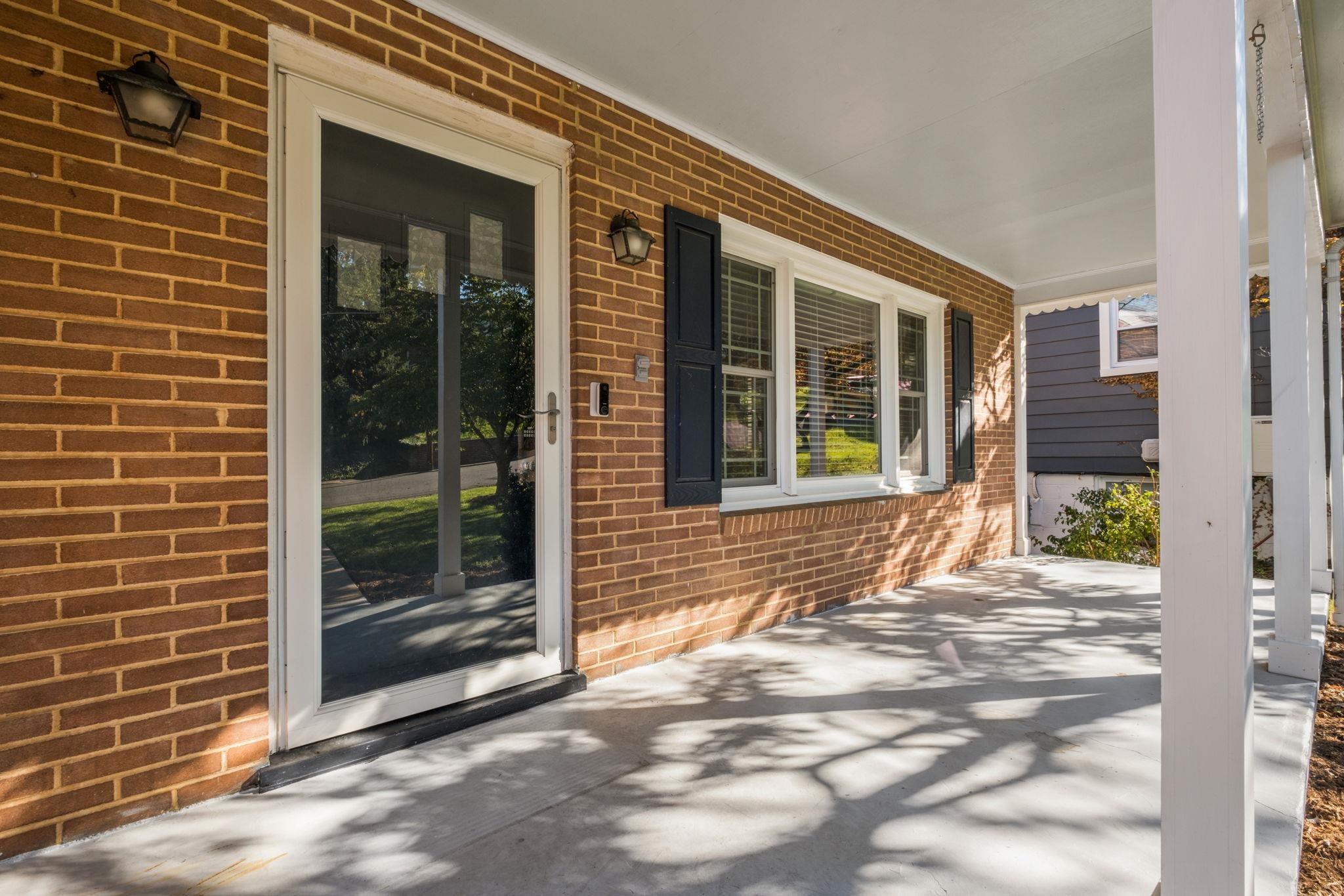 411 HENDREN AVE, STAUNTON, Virginia 24401, 4 Bedrooms Bedrooms, ,2 BathroomsBathrooms,Residential,411 HENDREN AVE,683316 MLS # 683316