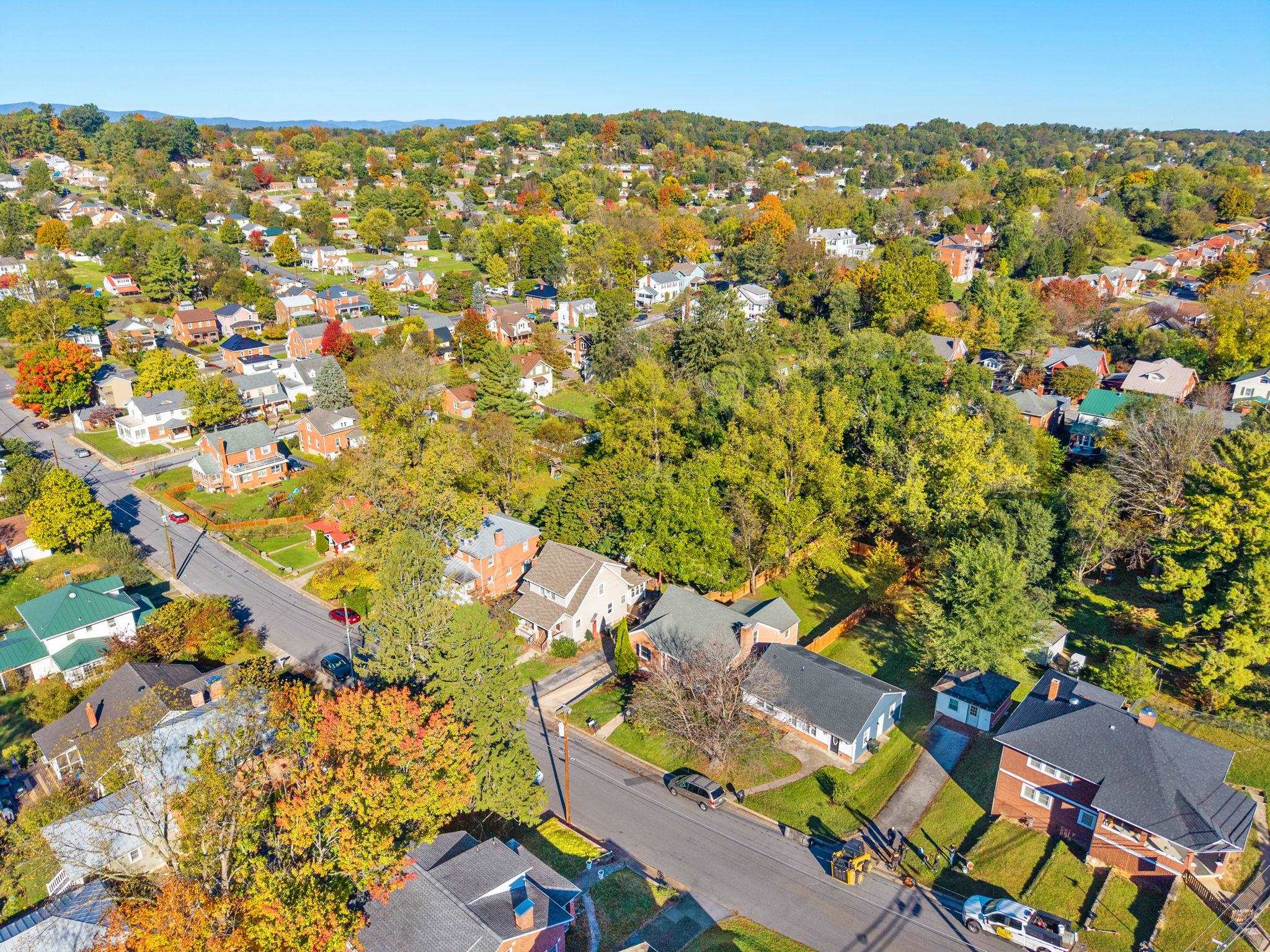 411 HENDREN AVE, STAUNTON, Virginia 24401, 4 Bedrooms Bedrooms, ,2 BathroomsBathrooms,Residential,411 HENDREN AVE,683316 MLS # 683316