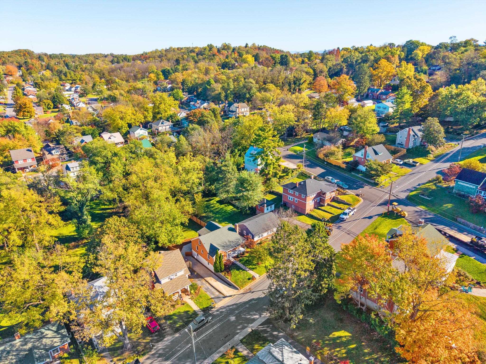411 HENDREN AVE, STAUNTON, Virginia 24401, 4 Bedrooms Bedrooms, ,2 BathroomsBathrooms,Residential,411 HENDREN AVE,683316 MLS # 683316