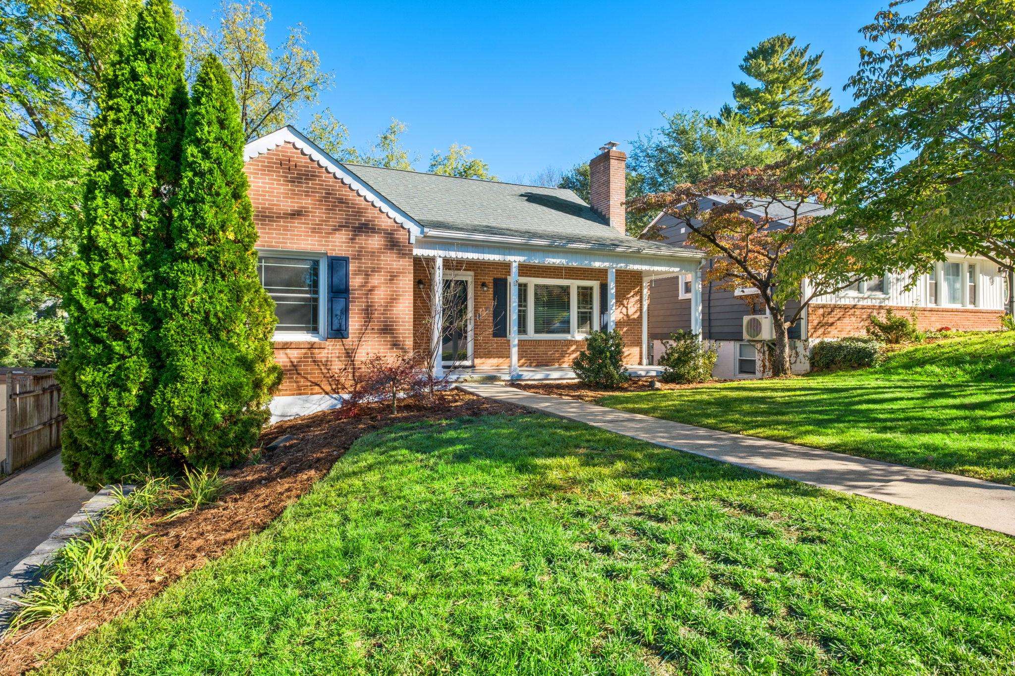 411 HENDREN AVE, STAUNTON, Virginia 24401, 4 Bedrooms Bedrooms, ,2 BathroomsBathrooms,Residential,411 HENDREN AVE,683316 MLS # 683316