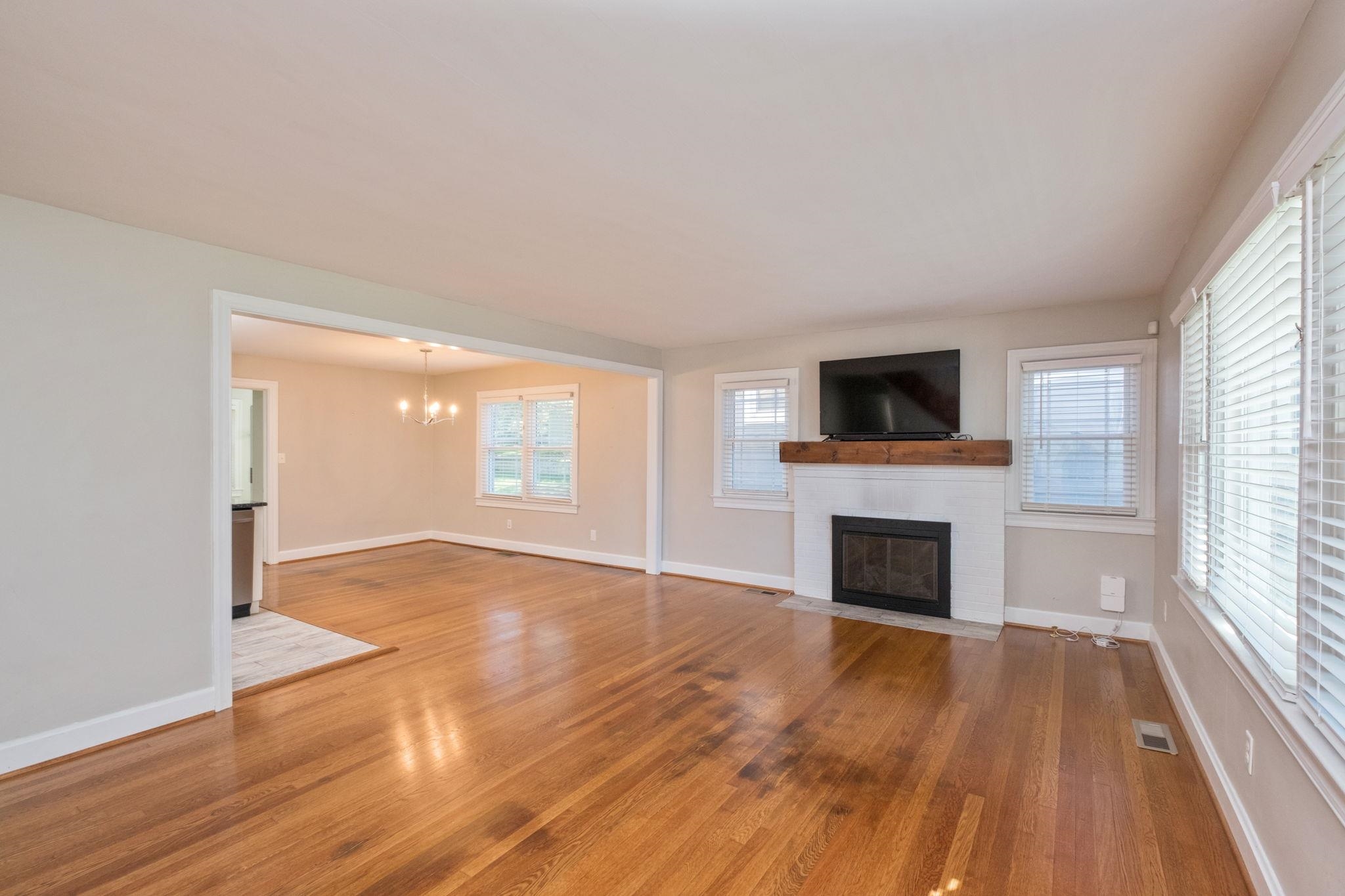 411 HENDREN AVE, STAUNTON, Virginia 24401, 4 Bedrooms Bedrooms, ,2 BathroomsBathrooms,Residential,411 HENDREN AVE,683316 MLS # 683316