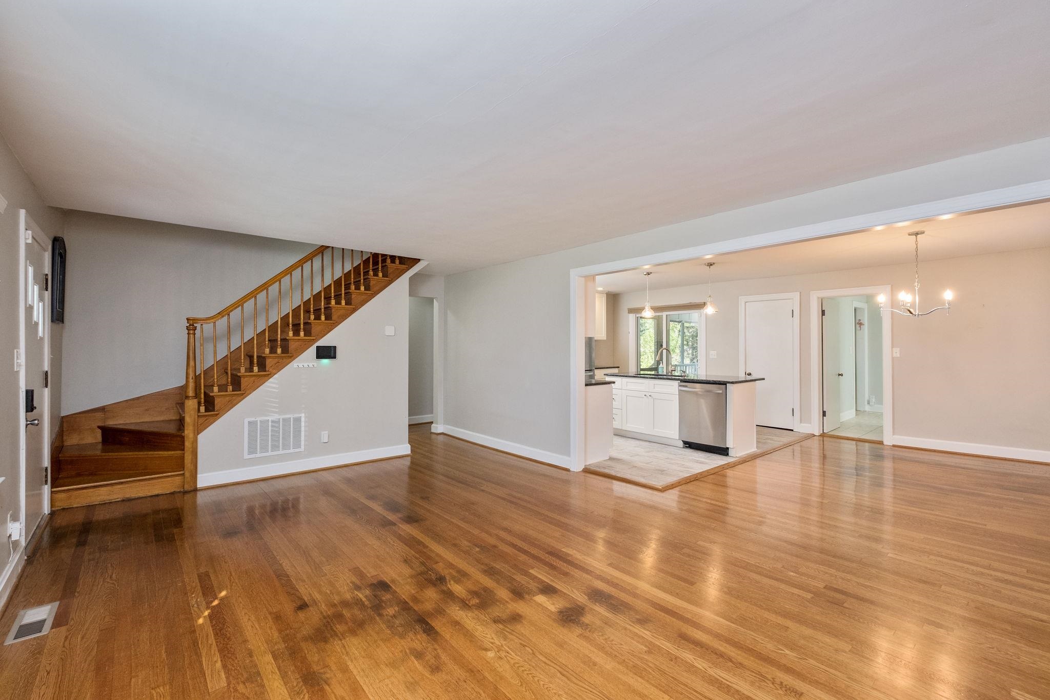 411 HENDREN AVE, STAUNTON, Virginia 24401, 4 Bedrooms Bedrooms, ,2 BathroomsBathrooms,Residential,411 HENDREN AVE,683316 MLS # 683316