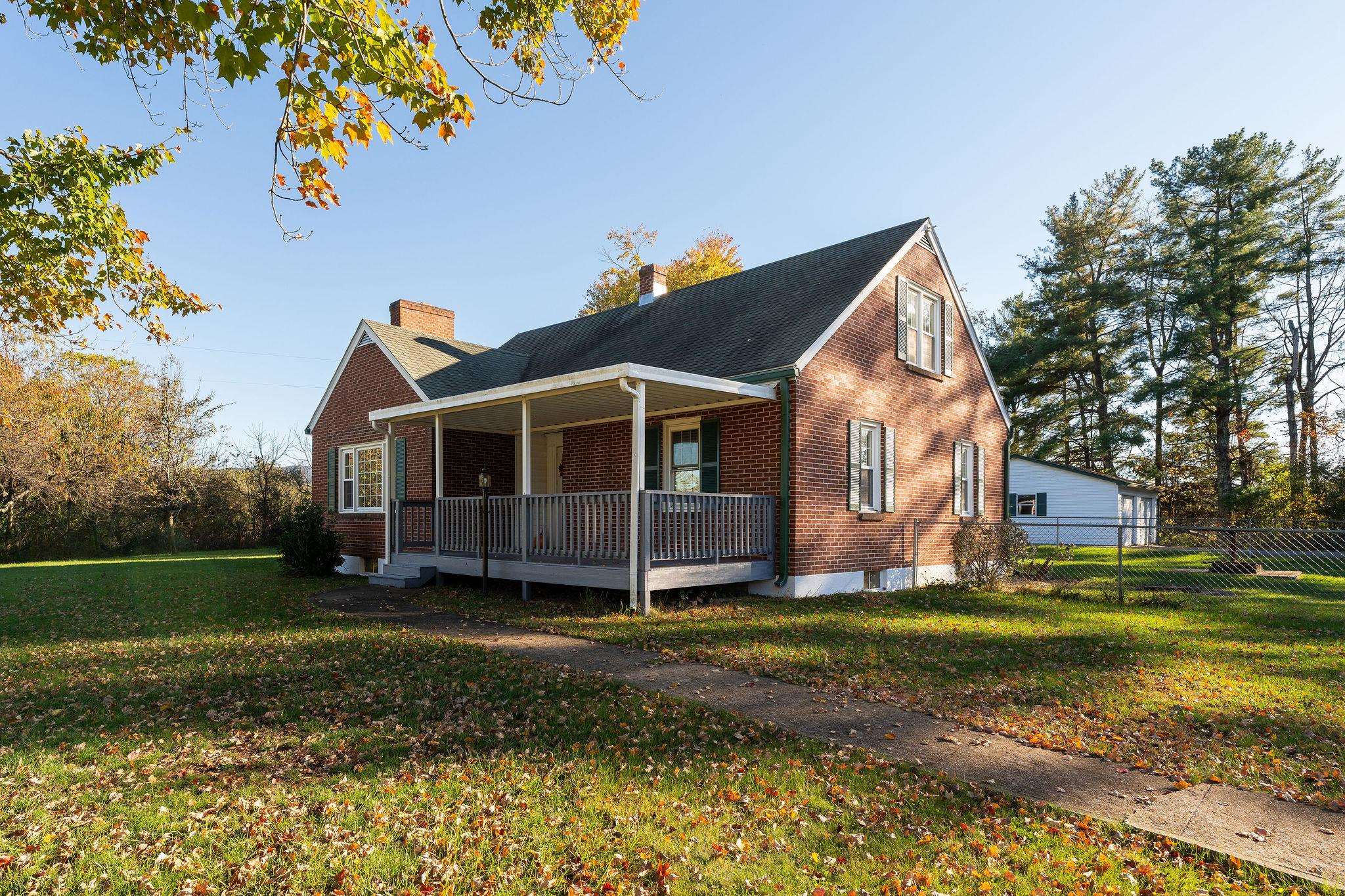 365 LOFTON RD, RAPHINE, Virginia 24472, 3 Bedrooms Bedrooms, ,1 BathroomBathrooms,Residential,365 LOFTON RD,683317 MLS # 683317