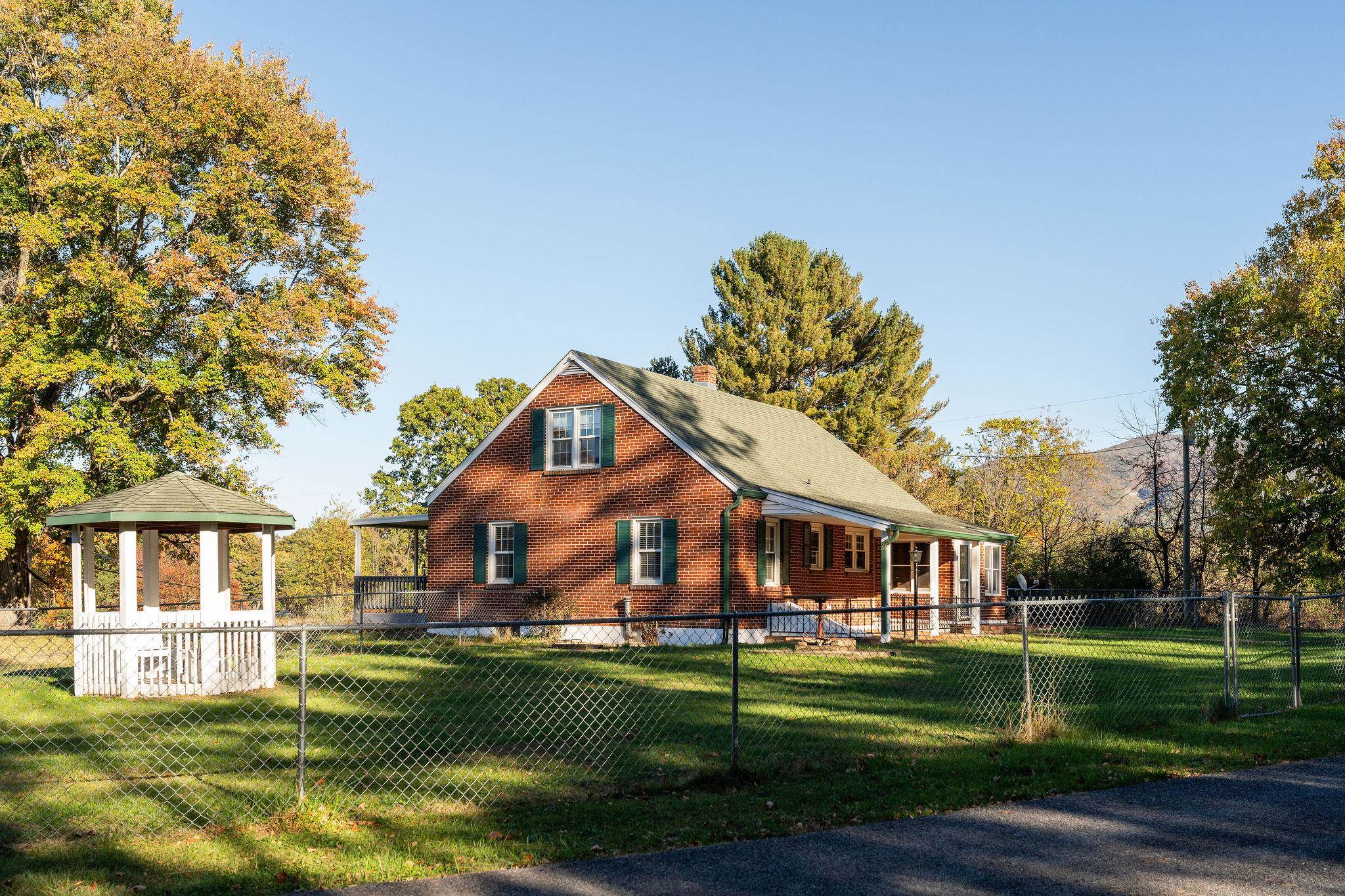 365 LOFTON RD, RAPHINE, Virginia 24472, 3 Bedrooms Bedrooms, ,1 BathroomBathrooms,Residential,365 LOFTON RD,683317 MLS # 683317