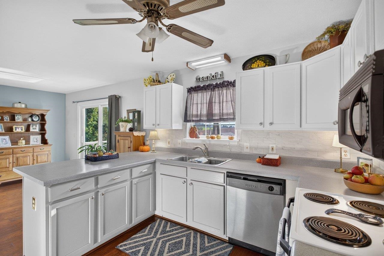 224 BRIDGEPORT DR, BRIDGEWATER, Virginia 22812, 4 Bedrooms Bedrooms, ,2 BathroomsBathrooms,Residential,224 BRIDGEPORT DR,683327 MLS # 683327