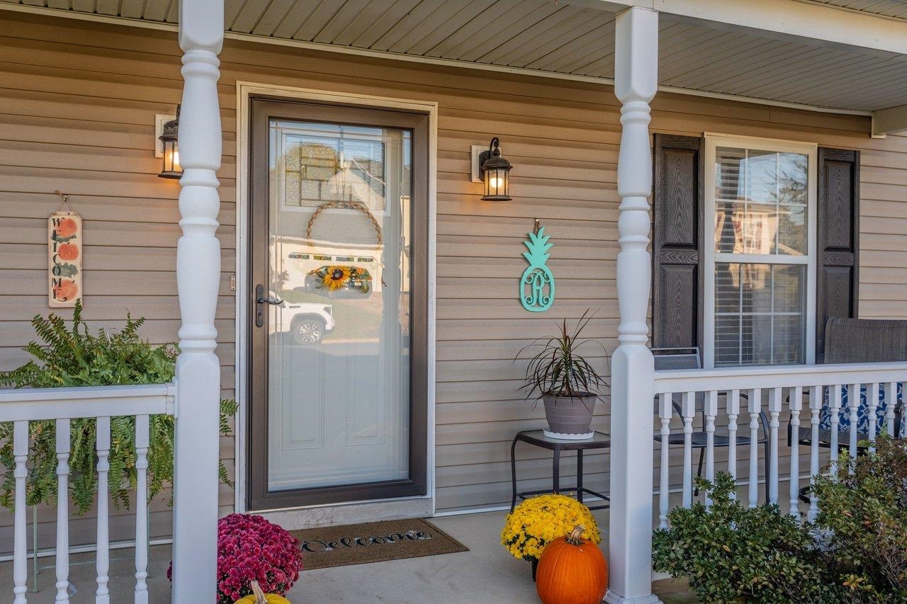 224 BRIDGEPORT DR, BRIDGEWATER, Virginia 22812, 4 Bedrooms Bedrooms, ,2 BathroomsBathrooms,Residential,224 BRIDGEPORT DR,683327 MLS # 683327