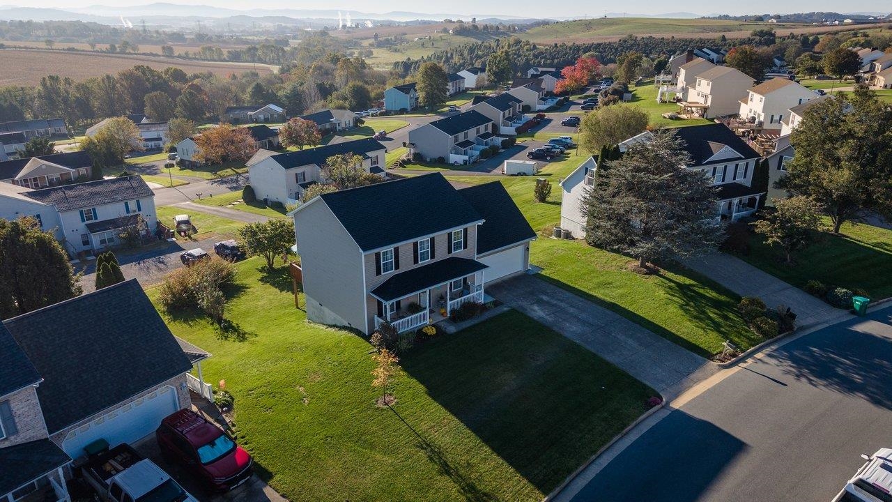 224 BRIDGEPORT DR, BRIDGEWATER, Virginia 22812, 4 Bedrooms Bedrooms, ,2 BathroomsBathrooms,Residential,224 BRIDGEPORT DR,683327 MLS # 683327