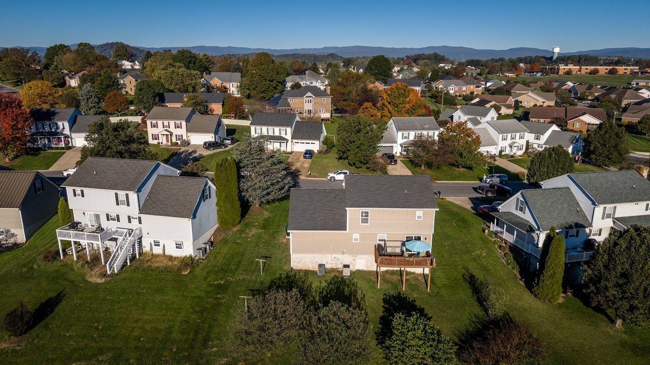 224 BRIDGEPORT DR, BRIDGEWATER, Virginia 22812, 4 Bedrooms Bedrooms, ,2 BathroomsBathrooms,Residential,224 BRIDGEPORT DR,683327 MLS # 683327