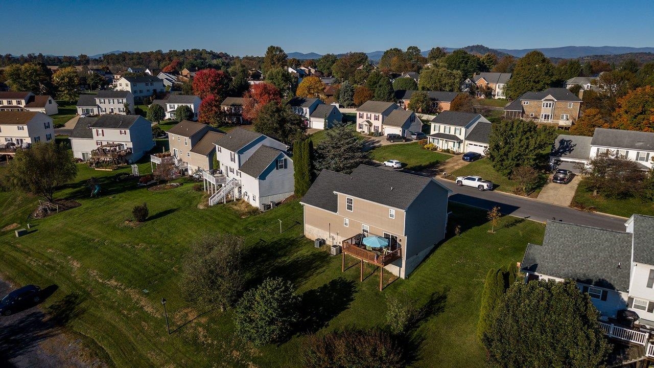 224 BRIDGEPORT DR, BRIDGEWATER, Virginia 22812, 4 Bedrooms Bedrooms, ,2 BathroomsBathrooms,Residential,224 BRIDGEPORT DR,683327 MLS # 683327