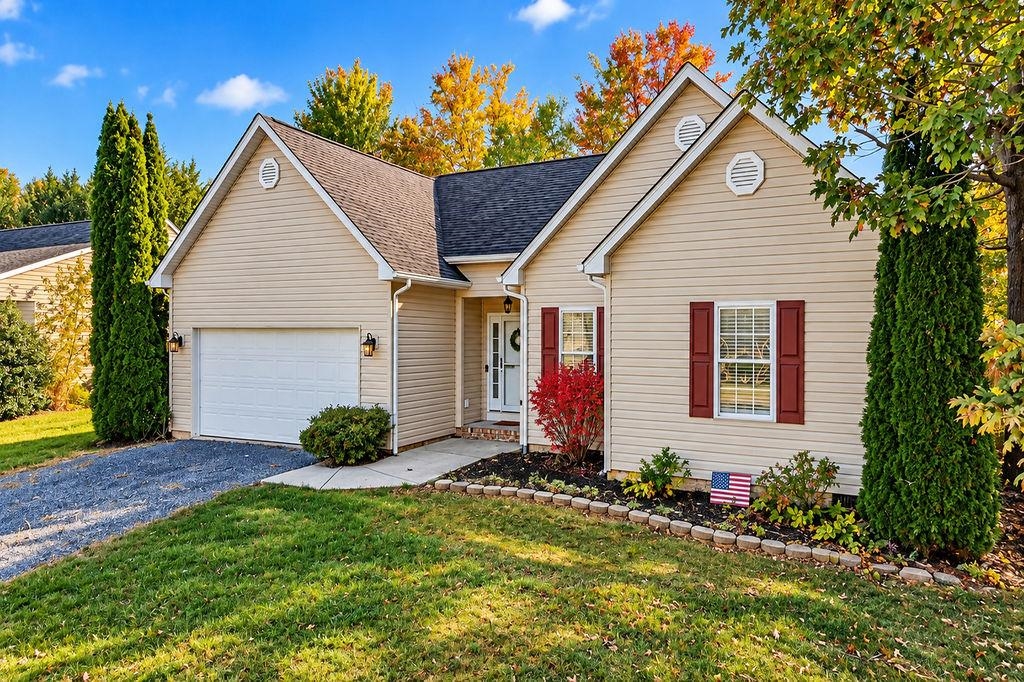 115 NORTHWOOD DR, WAYNESBORO, Virginia 22980, 3 Bedrooms Bedrooms, ,2 BathroomsBathrooms,Residential,115 NORTHWOOD DR,683338 MLS # 683338 115 NORTHWOOD DR, WAYNESBORO, Virginia 22980, 3 Bedrooms Bedrooms, ,2 BathroomsBathrooms,Residential,115 NORTHWOOD DR,683338 MLS # 683338