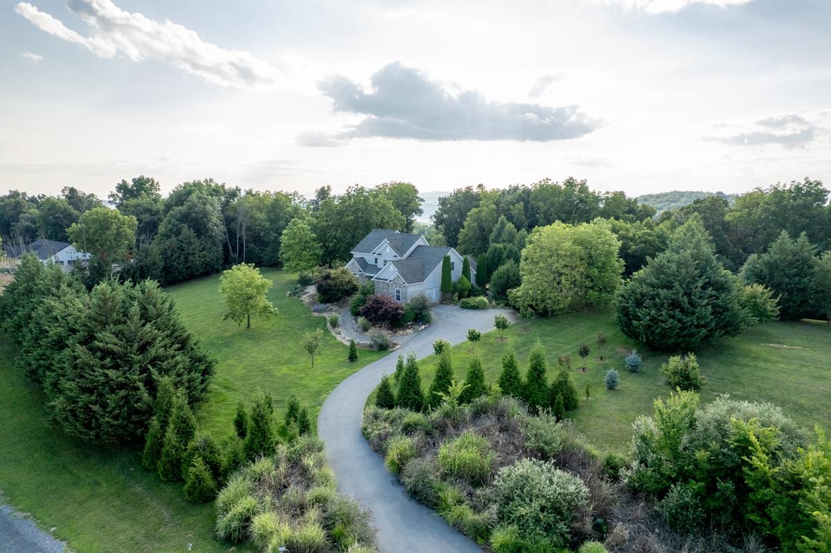 190 RIDGEMORE DR, RAPHINE, Virginia 24472, 4 Bedrooms Bedrooms, ,2 BathroomsBathrooms,Residential,190 RIDGEMORE DR,683344 MLS # 683344 190 RIDGEMORE DR, RAPHINE, Virginia 24472, 4 Bedrooms Bedrooms, ,2 BathroomsBathrooms,Residential,190 RIDGEMORE DR,683344 MLS # 683344