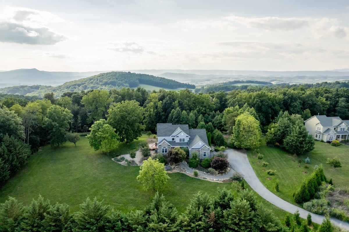 190 RIDGEMORE DR, RAPHINE, Virginia 24472, 4 Bedrooms Bedrooms, ,2 BathroomsBathrooms,Residential,190 RIDGEMORE DR,683344 MLS # 683344 190 RIDGEMORE DR, RAPHINE, Virginia 24472, 4 Bedrooms Bedrooms, ,2 BathroomsBathrooms,Residential,190 RIDGEMORE DR,683344 MLS # 683344