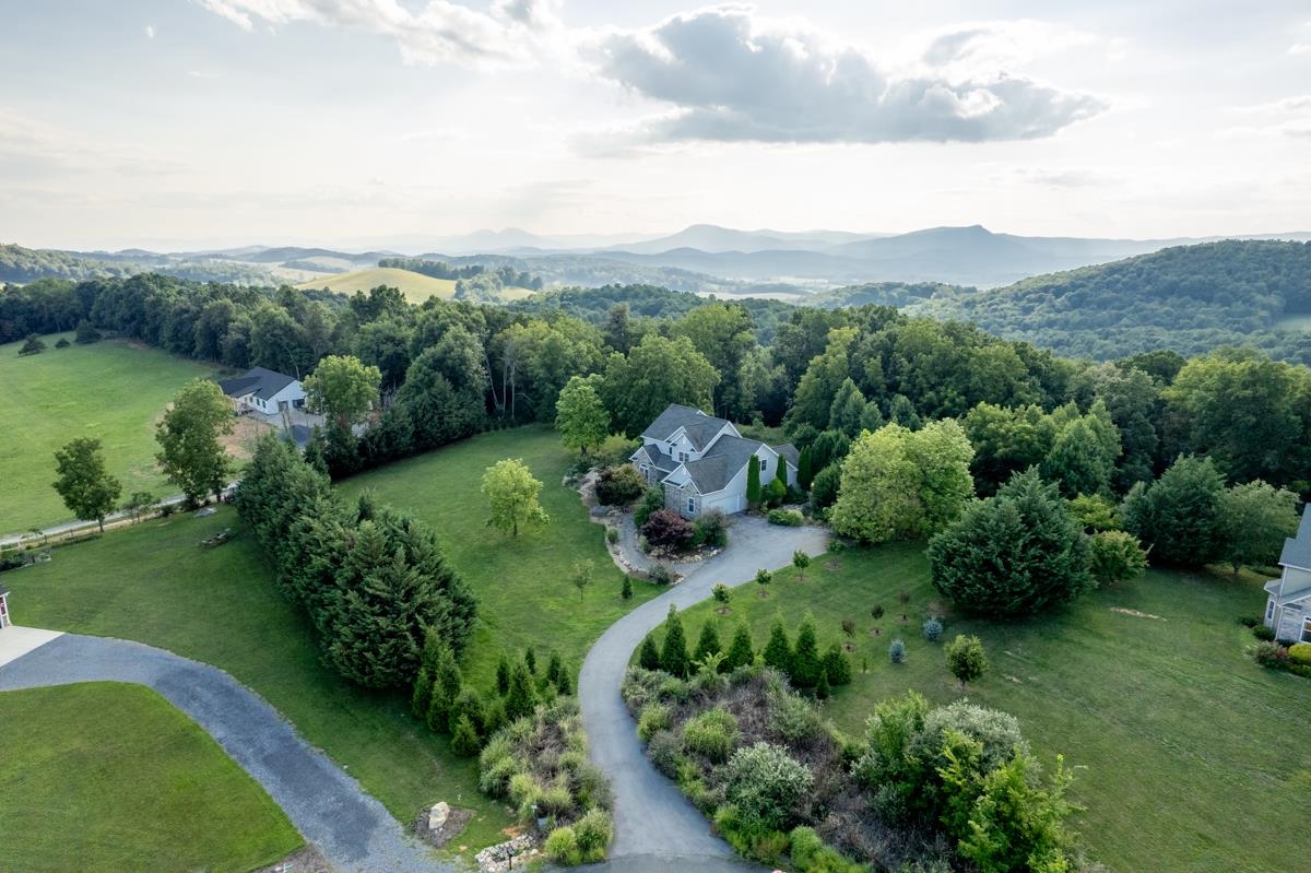 190 RIDGEMORE DR, RAPHINE, Virginia 24472, 4 Bedrooms Bedrooms, ,2 BathroomsBathrooms,Residential,190 RIDGEMORE DR,683344 MLS # 683344 190 RIDGEMORE DR, RAPHINE, Virginia 24472, 4 Bedrooms Bedrooms, ,2 BathroomsBathrooms,Residential,190 RIDGEMORE DR,683344 MLS # 683344