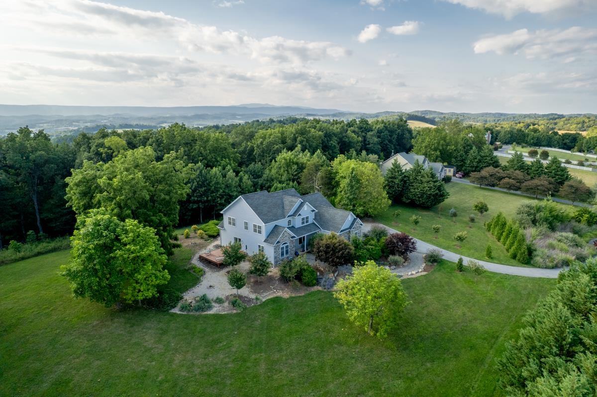 190 RIDGEMORE DR, RAPHINE, Virginia 24472, 4 Bedrooms Bedrooms, ,2 BathroomsBathrooms,Residential,190 RIDGEMORE DR,683344 MLS # 683344 190 RIDGEMORE DR, RAPHINE, Virginia 24472, 4 Bedrooms Bedrooms, ,2 BathroomsBathrooms,Residential,190 RIDGEMORE DR,683344 MLS # 683344