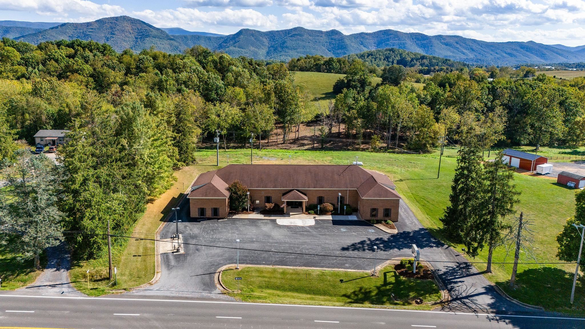 5874 N LEE HWY, FAIRFIELD, Virginia 24435, ,Commercial,5874 N LEE HWY,683409 MLS # 683409 5874 N LEE HWY, FAIRFIELD, Virginia 24435, ,Commercial,5874 N LEE HWY,683409 MLS # 683409