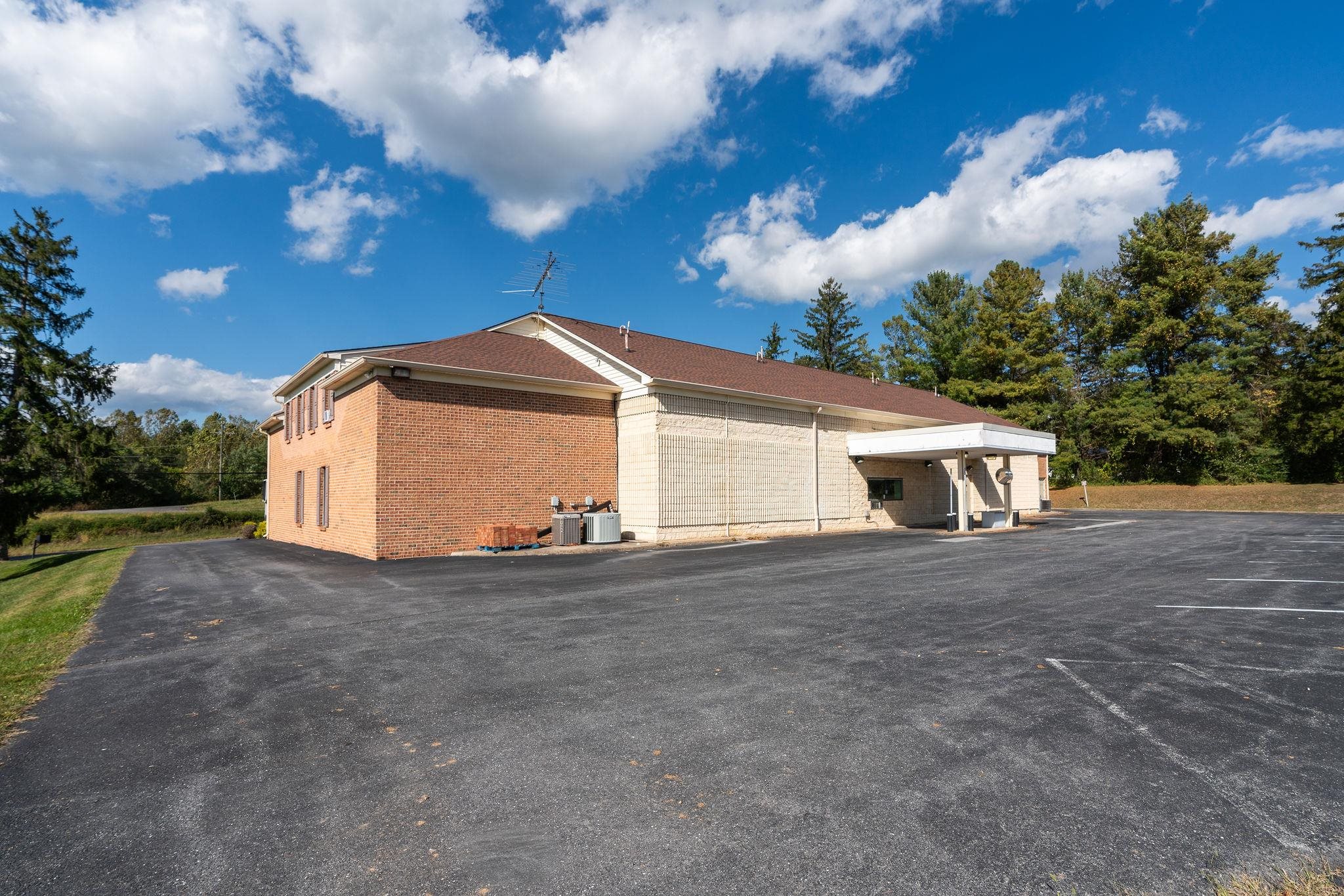 5874 N LEE HWY, FAIRFIELD, Virginia 24435, ,Commercial,5874 N LEE HWY,683409 MLS # 683409 5874 N LEE HWY, FAIRFIELD, Virginia 24435, ,Commercial,5874 N LEE HWY,683409 MLS # 683409