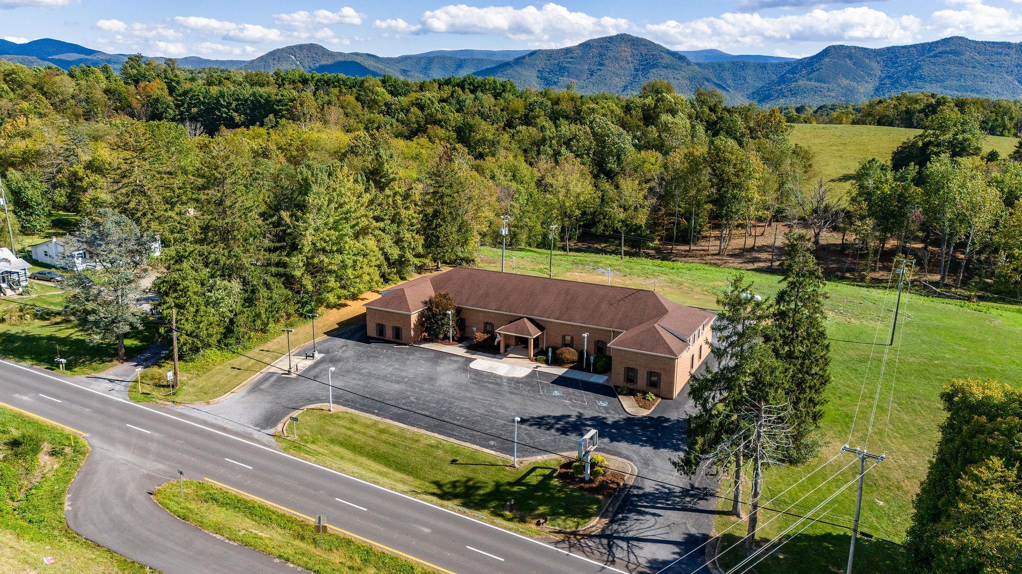5874 N LEE HWY, FAIRFIELD, Virginia 24435, ,Commercial,5874 N LEE HWY,683409 MLS # 683409 5874 N LEE HWY, FAIRFIELD, Virginia 24435, ,Commercial,5874 N LEE HWY,683409 MLS # 683409