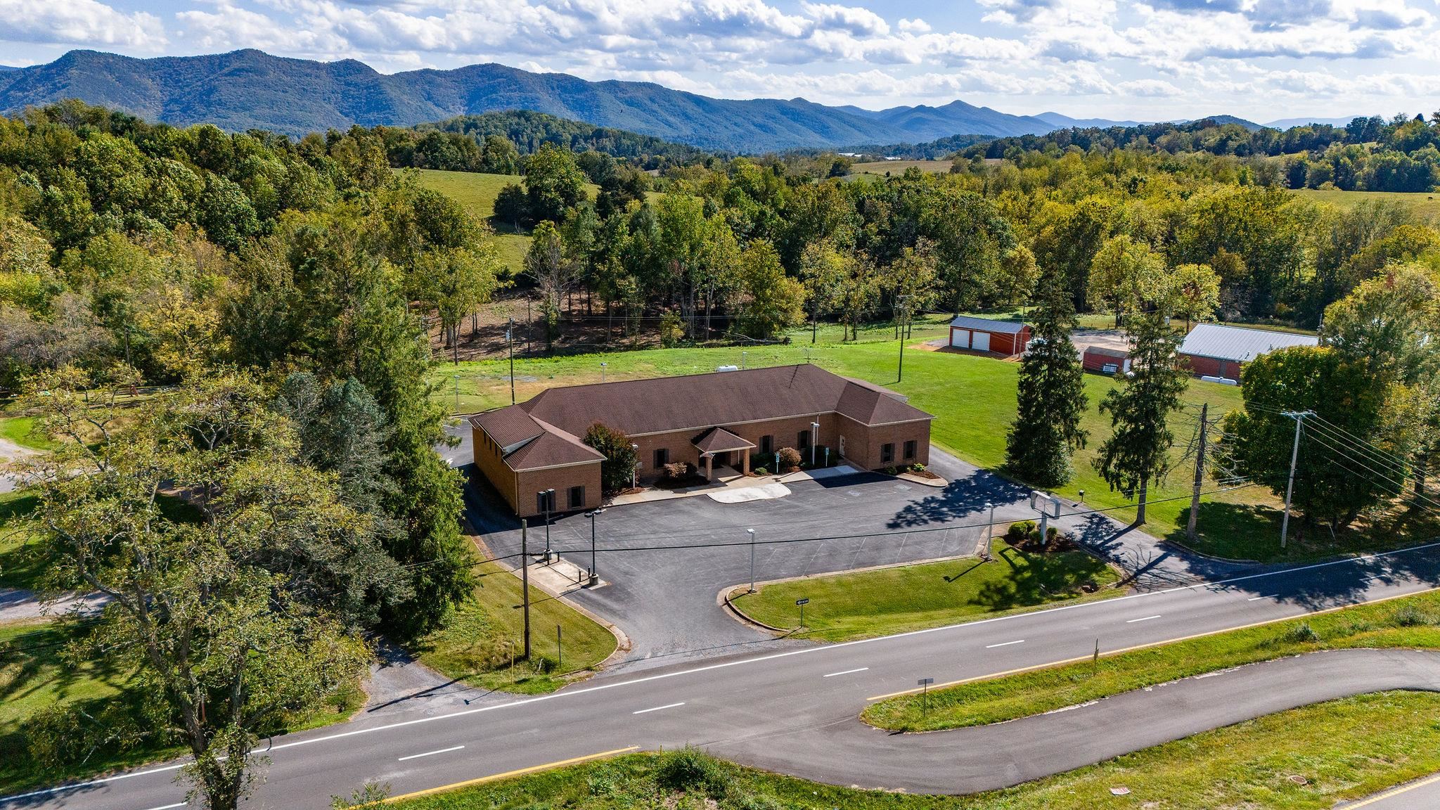 5874 N LEE HWY, FAIRFIELD, Virginia 24435, ,Commercial,5874 N LEE HWY,683409 MLS # 683409 5874 N LEE HWY, FAIRFIELD, Virginia 24435, ,Commercial,5874 N LEE HWY,683409 MLS # 683409