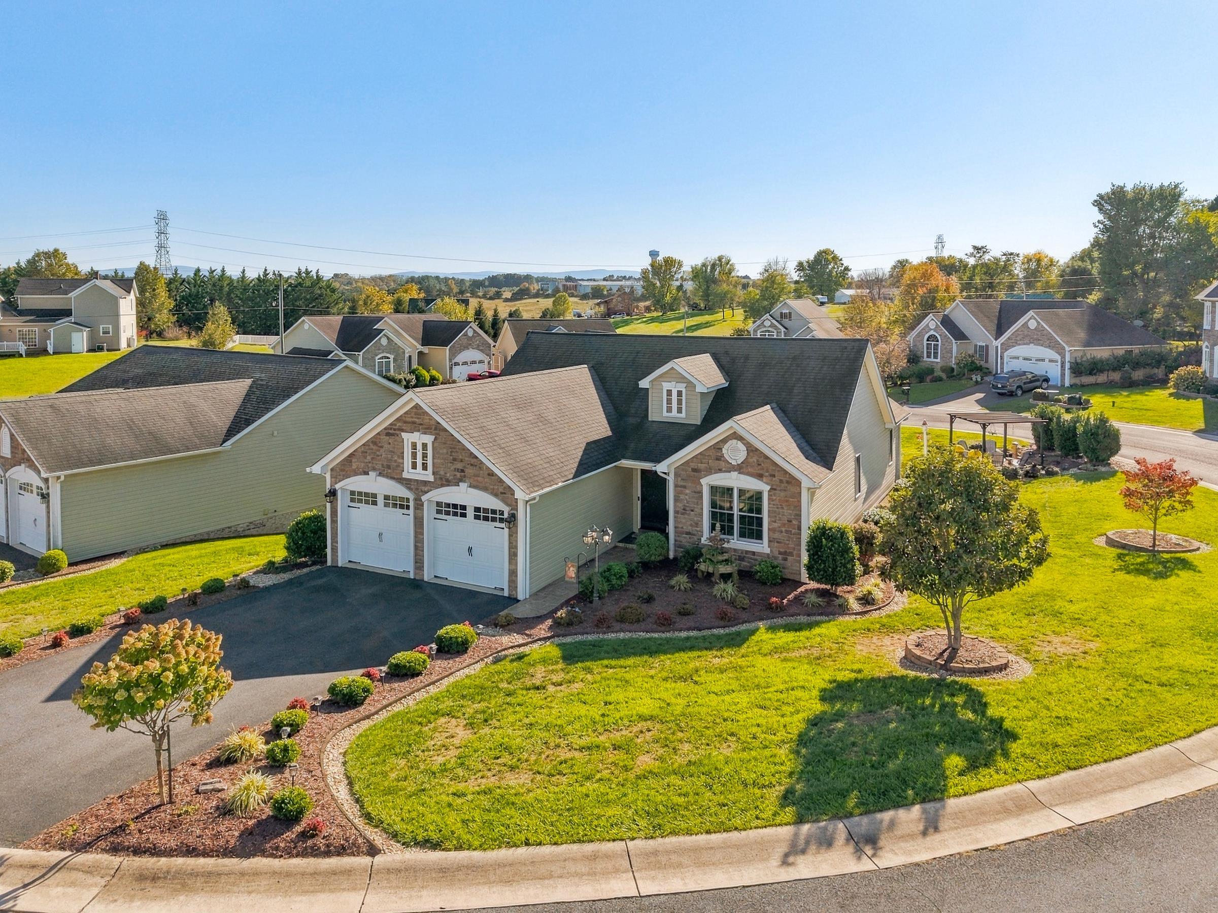 20 FOXCREST RIDGE, STAUNTON, Virginia 24401, 4 Bedrooms Bedrooms, ,3 BathroomsBathrooms,Residential,20 Fox Crest Ridge,20 FOXCREST RIDGE,683399 MLS # 683399 20 FOXCREST RIDGE, STAUNTON, Virginia 24401, 4 Bedrooms Bedrooms, ,3 BathroomsBathrooms,Residential,20 Fox Crest Ridge,20 FOXCREST RIDGE,683399 MLS # 683399