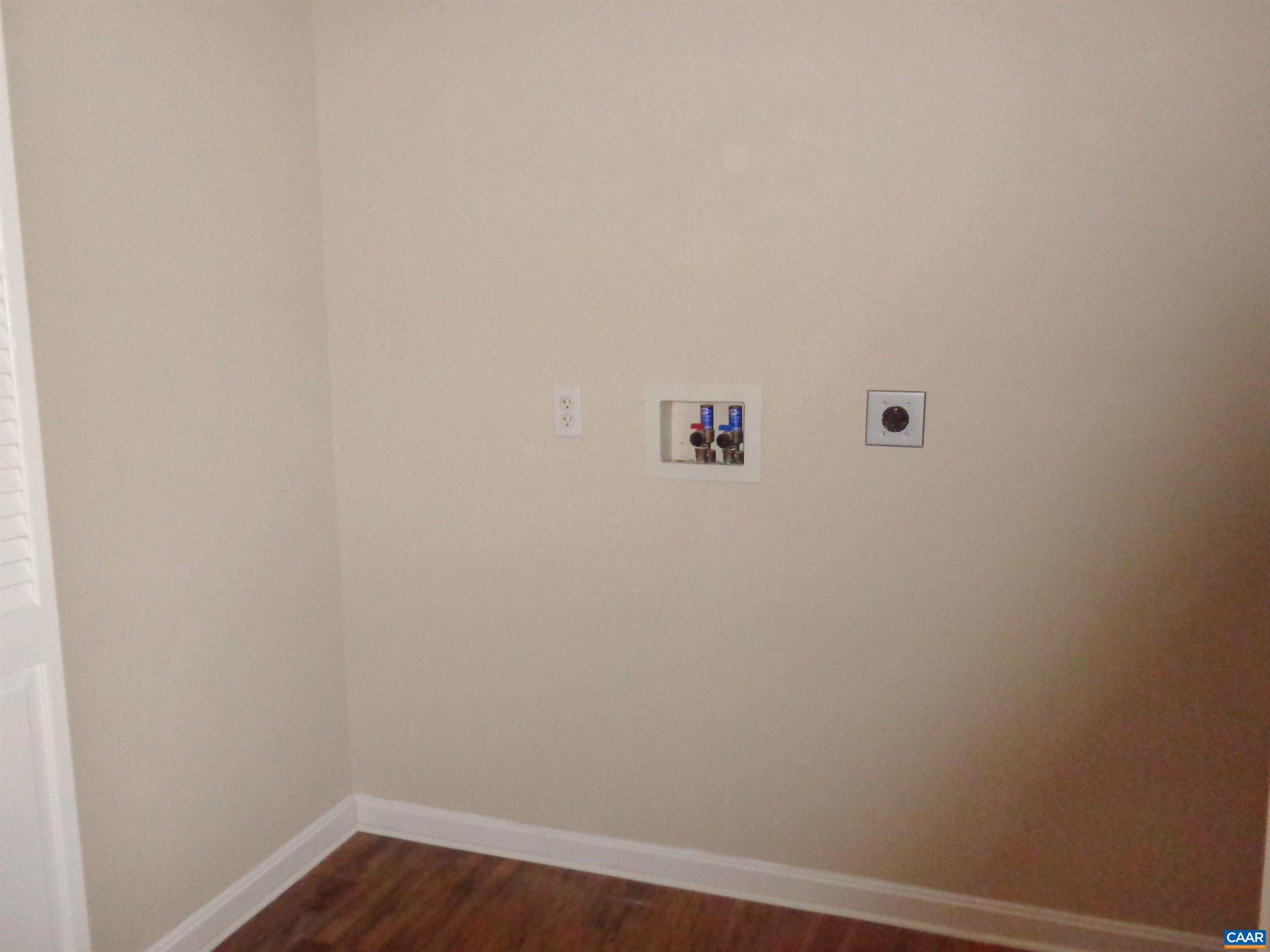 17 BOLLING PL, SCOTTSVILLE, Virginia 24590, 32 Bedrooms Bedrooms, ,2 BathroomsBathrooms,Residential,17 BOLLING PL,683403 MLS # 683403 17 BOLLING PL, SCOTTSVILLE, Virginia 24590, 32 Bedrooms Bedrooms, ,2 BathroomsBathrooms,Residential,17 BOLLING PL,683403 MLS # 683403