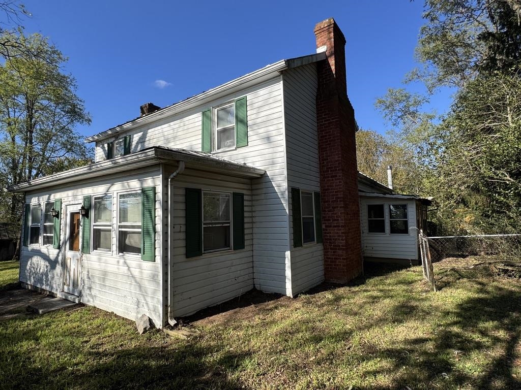 21 SUGAR LOAF RD, STAUNTON, Virginia 24401, 4 Bedrooms Bedrooms, ,2 BathroomsBathrooms,Residential,21 SUGAR LOAF RD,683412 MLS # 683412 21 SUGAR LOAF RD, STAUNTON, Virginia 24401, 4 Bedrooms Bedrooms, ,2 BathroomsBathrooms,Residential,21 SUGAR LOAF RD,683412 MLS # 683412