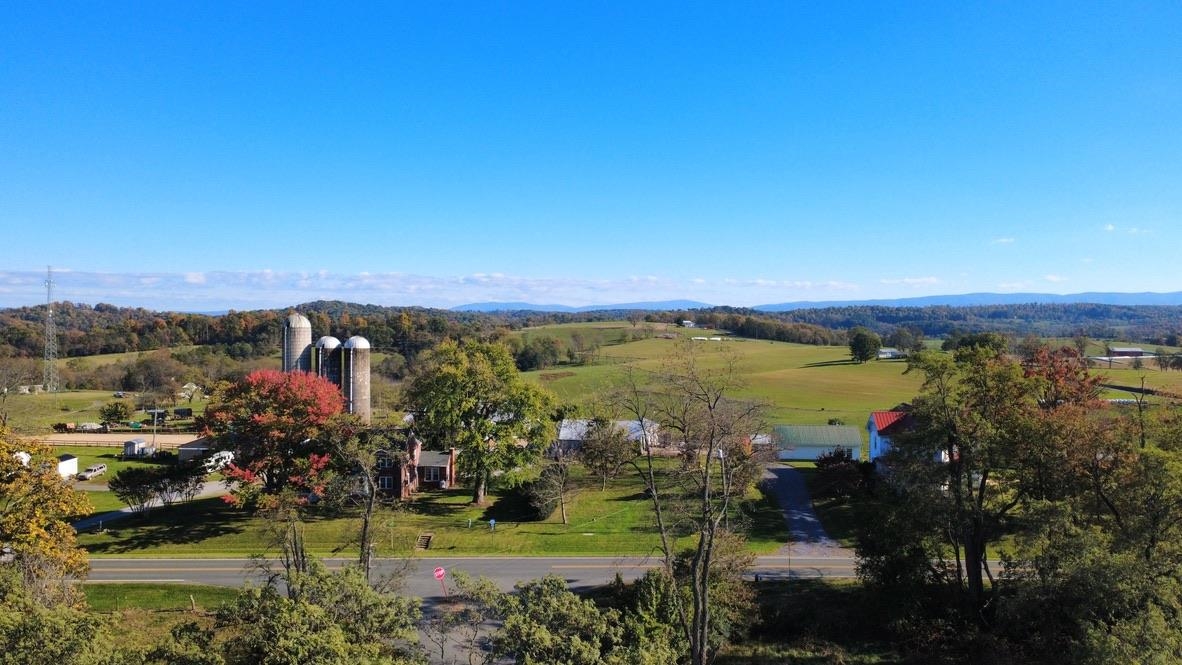 21 SUGAR LOAF RD, STAUNTON, Virginia 24401, 4 Bedrooms Bedrooms, ,2 BathroomsBathrooms,Residential,21 SUGAR LOAF RD,683412 MLS # 683412 21 SUGAR LOAF RD, STAUNTON, Virginia 24401, 4 Bedrooms Bedrooms, ,2 BathroomsBathrooms,Residential,21 SUGAR LOAF RD,683412 MLS # 683412