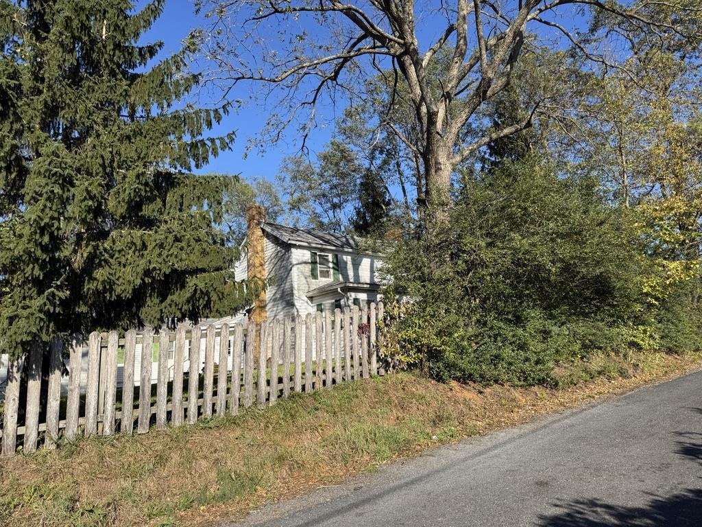 21 SUGAR LOAF RD, STAUNTON, Virginia 24401, 4 Bedrooms Bedrooms, ,2 BathroomsBathrooms,Residential,21 SUGAR LOAF RD,683412 MLS # 683412 21 SUGAR LOAF RD, STAUNTON, Virginia 24401, 4 Bedrooms Bedrooms, ,2 BathroomsBathrooms,Residential,21 SUGAR LOAF RD,683412 MLS # 683412