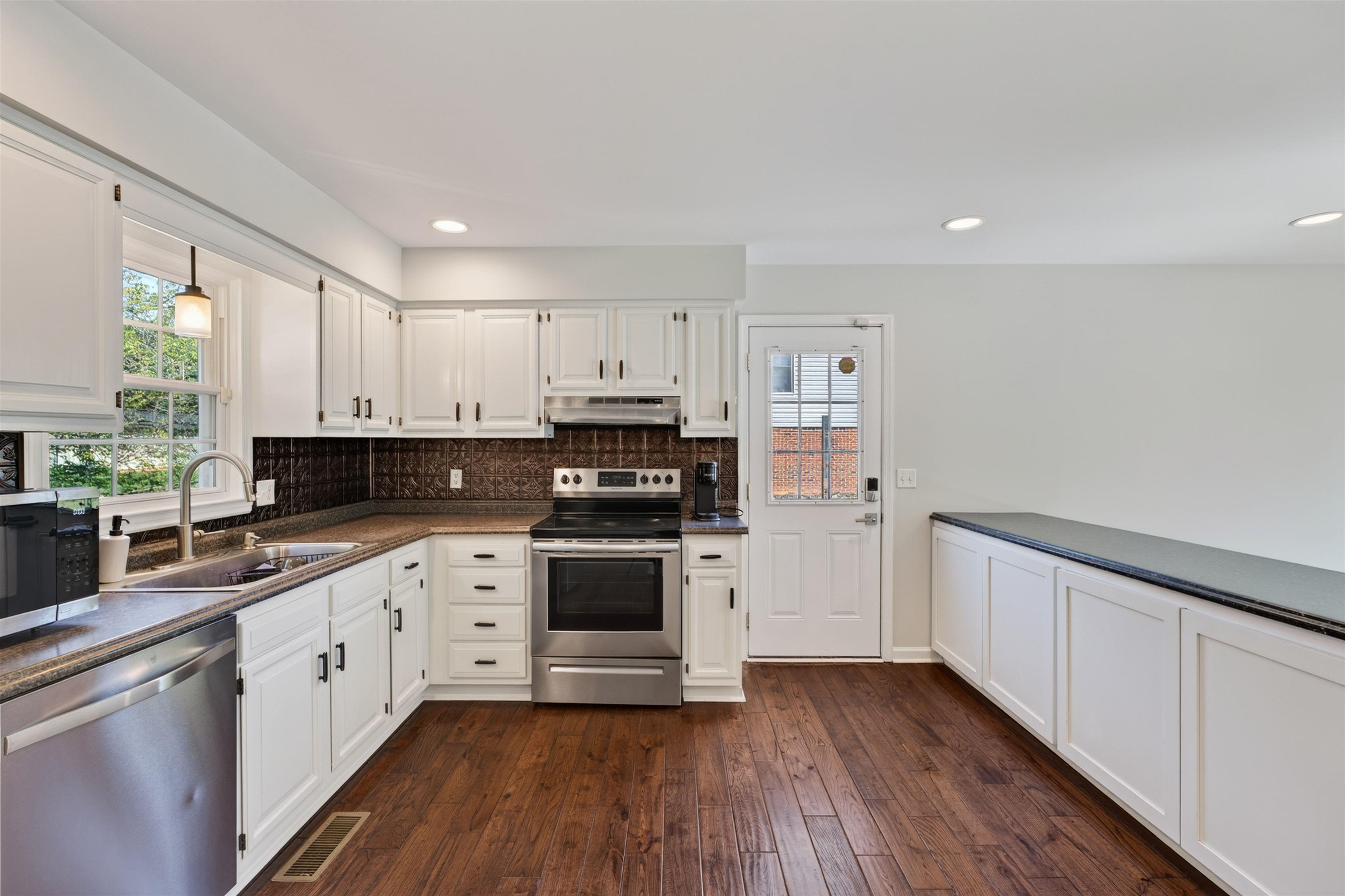 1199 PORTLAND DR, HARRISONBURG, Virginia 22801, 3 Bedrooms Bedrooms, ,2 BathroomsBathrooms,Residential,1199 PORTLAND DR,683420 MLS # 683420 1199 PORTLAND DR, HARRISONBURG, Virginia 22801, 3 Bedrooms Bedrooms, ,2 BathroomsBathrooms,Residential,1199 PORTLAND DR,683420 MLS # 683420