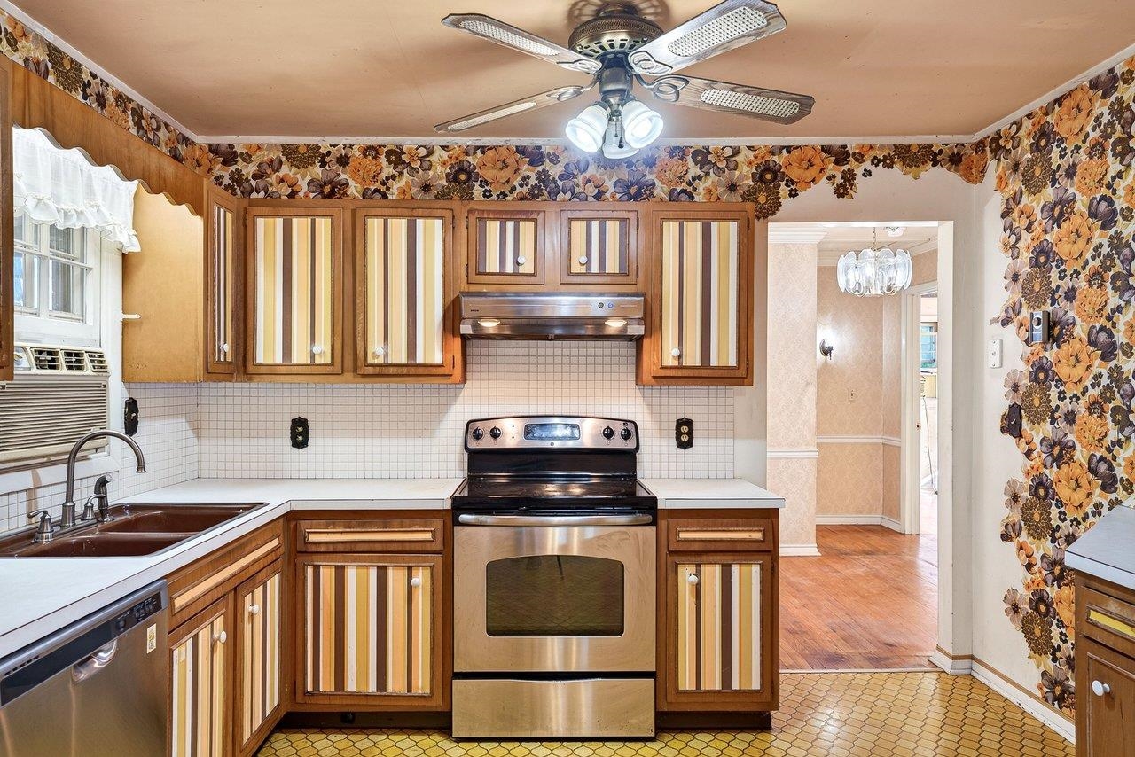 5976 RAWLEY PIKE, ROCKINGHAM, Virginia 22801, 2 Bedrooms Bedrooms, ,2 BathroomsBathrooms,Residential,Affordable solid built home w/ large yard and work,5976 RAWLEY PIKE,683439 MLS # 683439