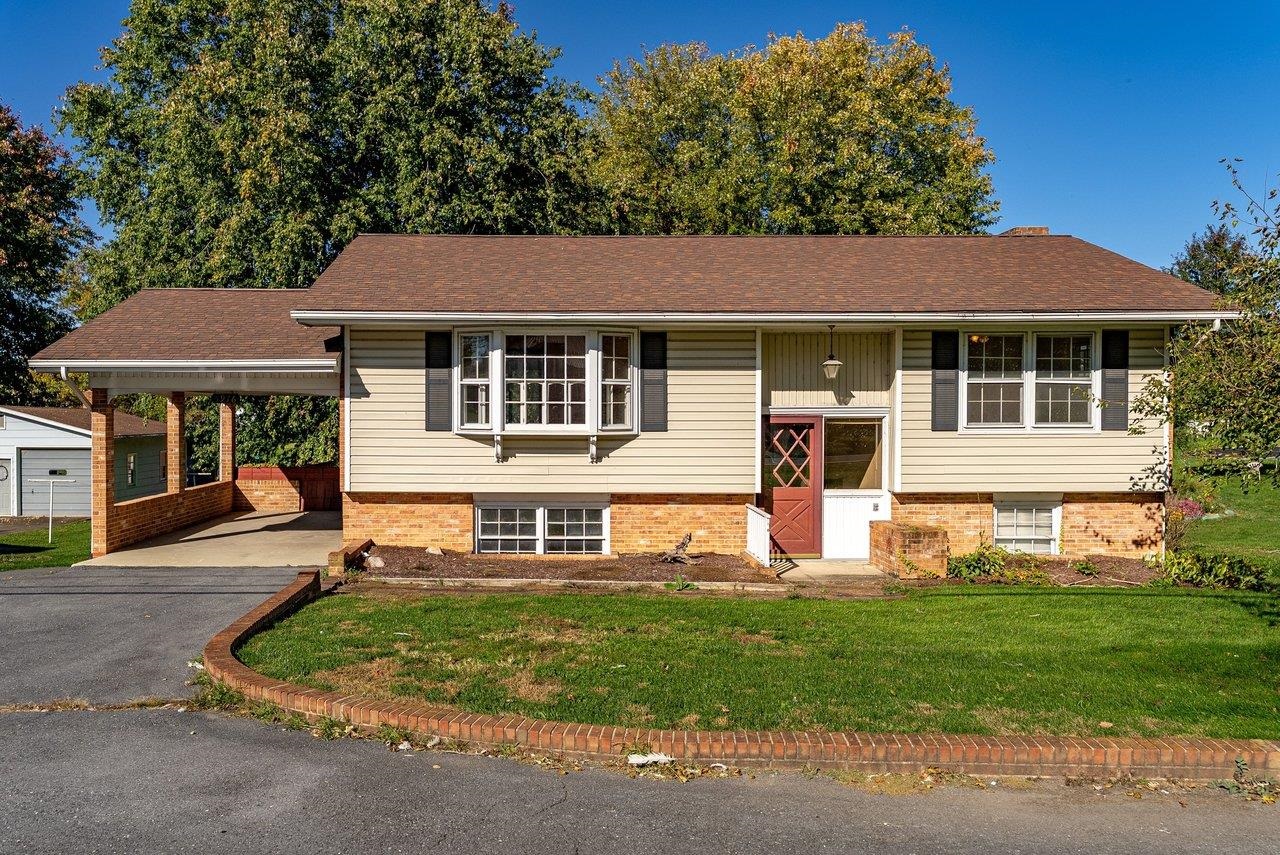 5976 RAWLEY PIKE, ROCKINGHAM, Virginia 22801, 2 Bedrooms Bedrooms, ,2 BathroomsBathrooms,Residential,Affordable solid built home w/ large yard and work,5976 RAWLEY PIKE,683439 MLS # 683439