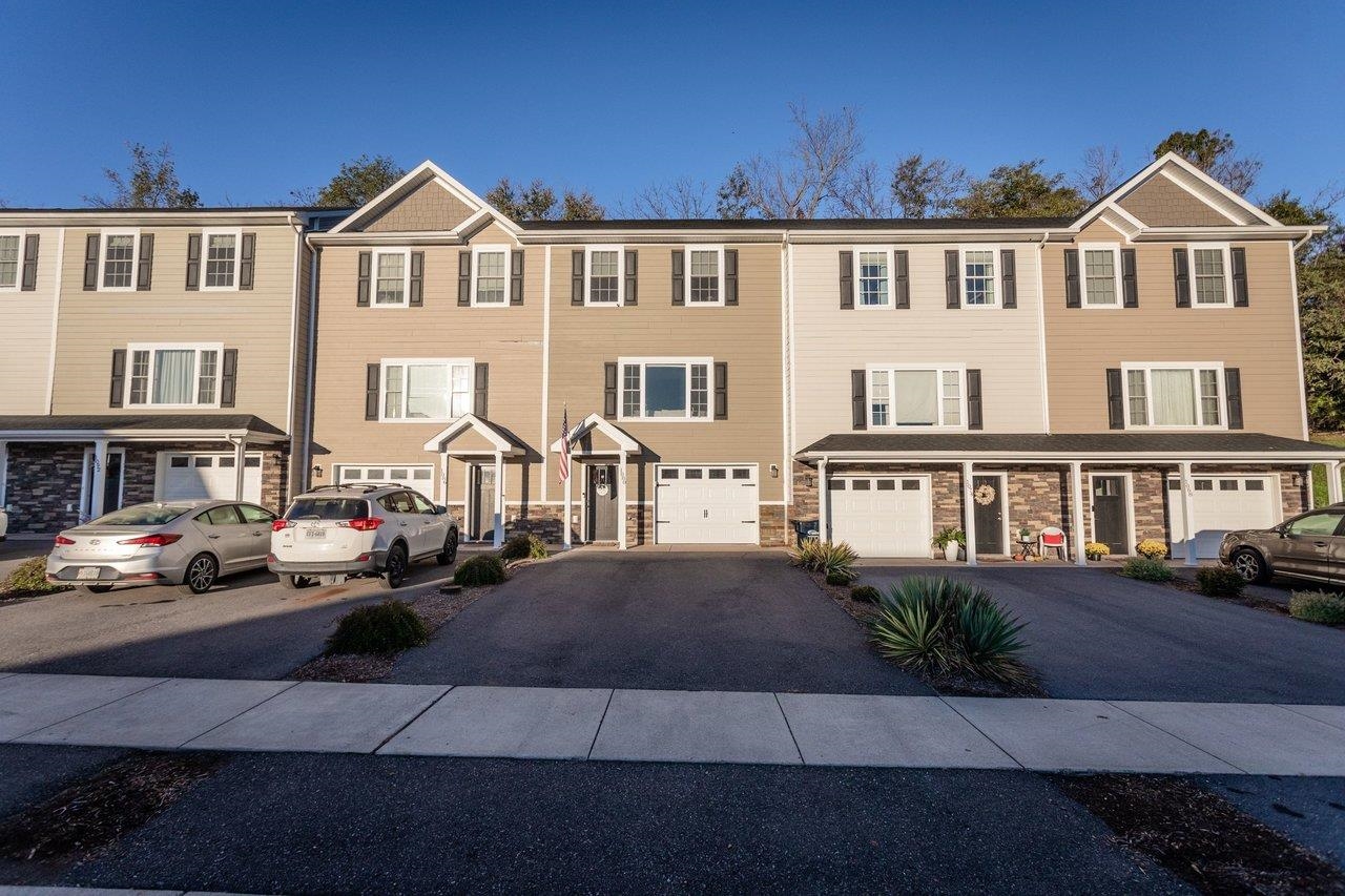 1080 BLUEMOON DR, ROCKINGHAM, Virginia 22801, 3 Bedrooms Bedrooms, ,2 BathroomsBathrooms,Residential,Move-In Ready Townhome w/ Finished Basement & ,1080 BLUEMOON DR,683440 MLS # 683440