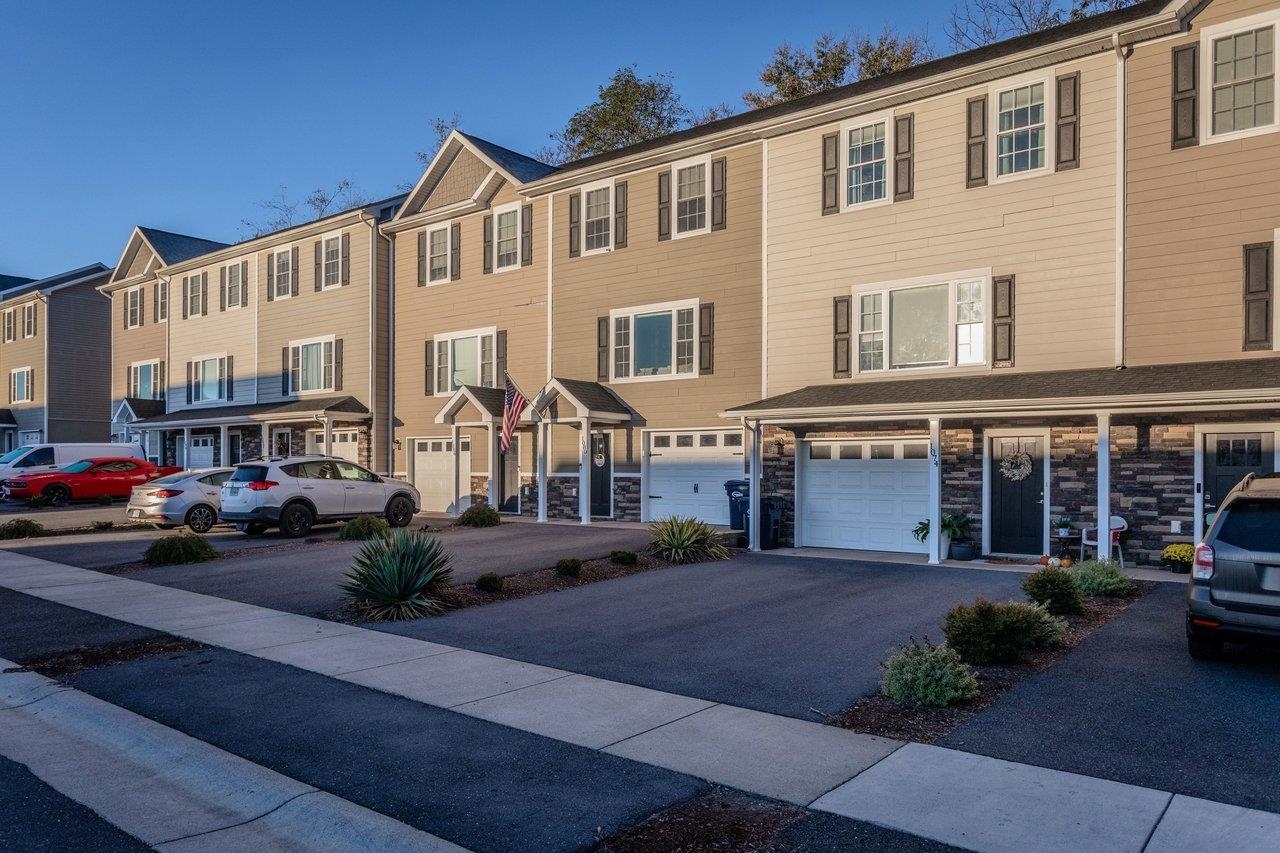 1080 BLUEMOON DR, ROCKINGHAM, Virginia 22801, 3 Bedrooms Bedrooms, ,2 BathroomsBathrooms,Residential,Move-In Ready Townhome w/ Finished Basement & ,1080 BLUEMOON DR,683440 MLS # 683440
