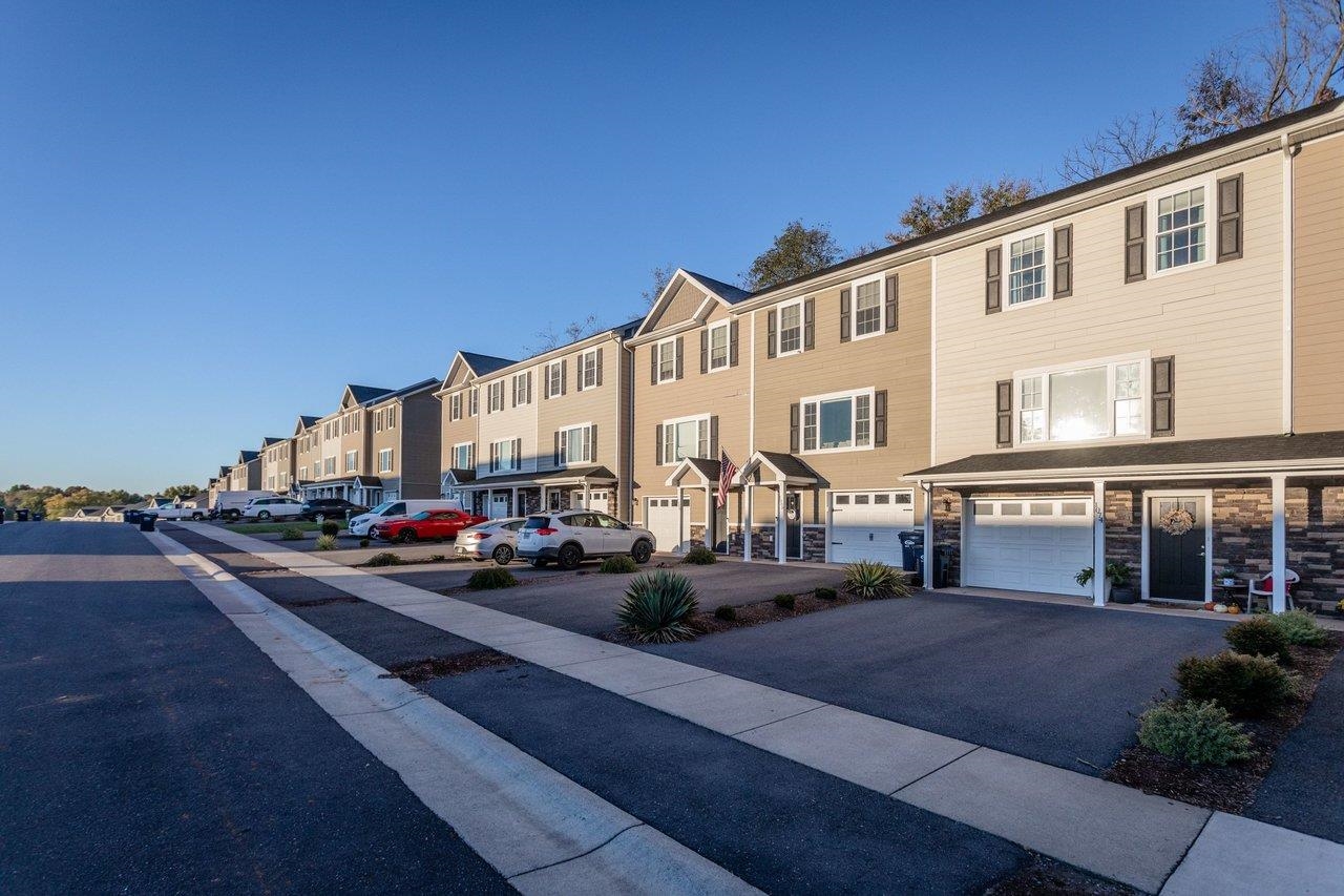 1080 BLUEMOON DR, ROCKINGHAM, Virginia 22801, 3 Bedrooms Bedrooms, ,2 BathroomsBathrooms,Residential,Move-In Ready Townhome w/ Finished Basement & ,1080 BLUEMOON DR,683440 MLS # 683440