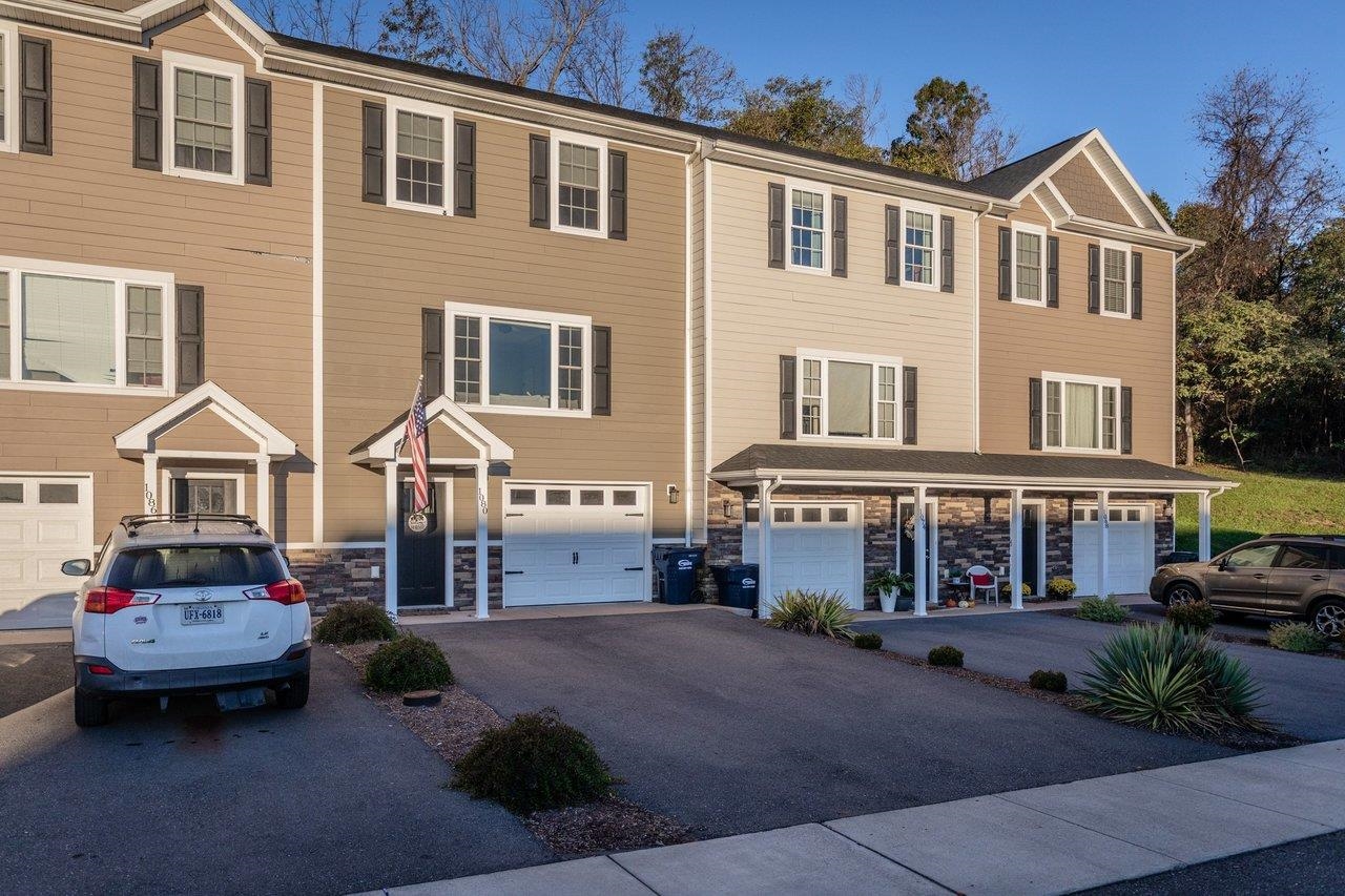 1080 BLUEMOON DR, ROCKINGHAM, Virginia 22801, 3 Bedrooms Bedrooms, ,2 BathroomsBathrooms,Residential,Move-In Ready Townhome w/ Finished Basement & ,1080 BLUEMOON DR,683440 MLS # 683440