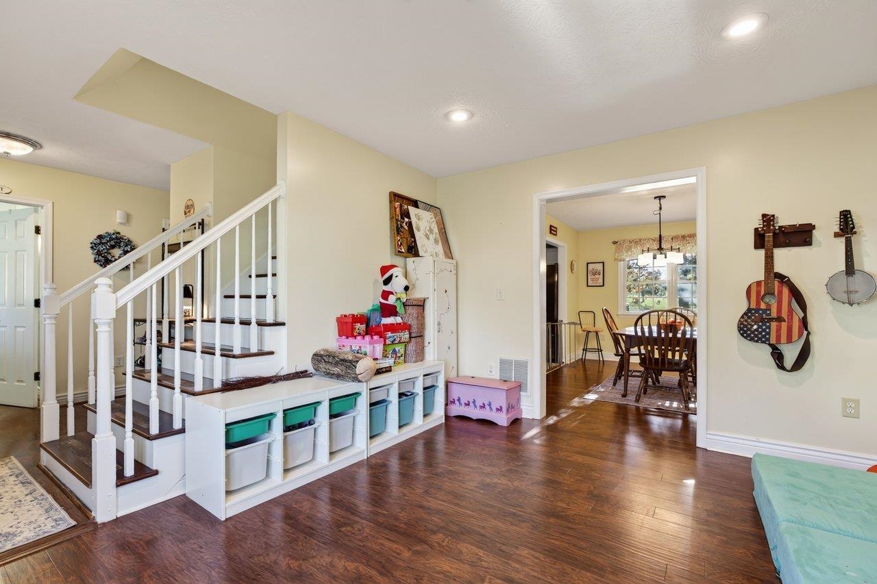 904 BULL RUN, STAUNTON, Virginia 24401, 3 Bedrooms Bedrooms, ,2 BathroomsBathrooms,Residential,Welcoming family home is nice neighborhood,904 BULL RUN,683441 MLS # 683441