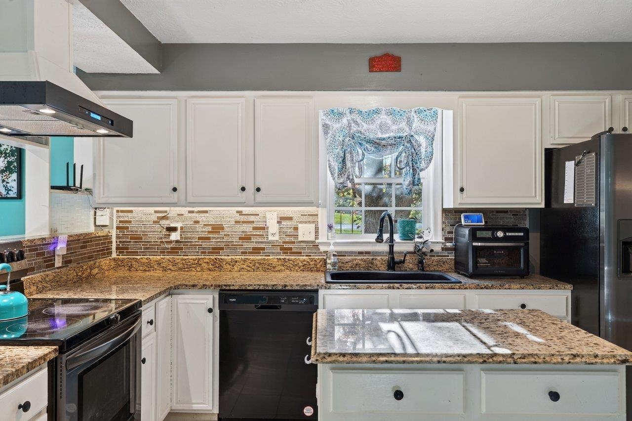 904 BULL RUN, STAUNTON, Virginia 24401, 3 Bedrooms Bedrooms, ,2 BathroomsBathrooms,Residential,Welcoming family home is nice neighborhood,904 BULL RUN,683441 MLS # 683441