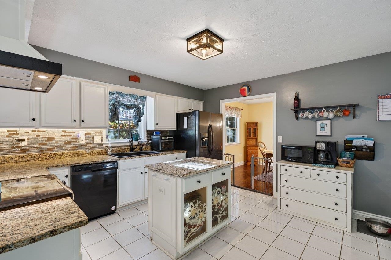 904 BULL RUN, STAUNTON, Virginia 24401, 3 Bedrooms Bedrooms, ,2 BathroomsBathrooms,Residential,Welcoming family home is nice neighborhood,904 BULL RUN,683441 MLS # 683441