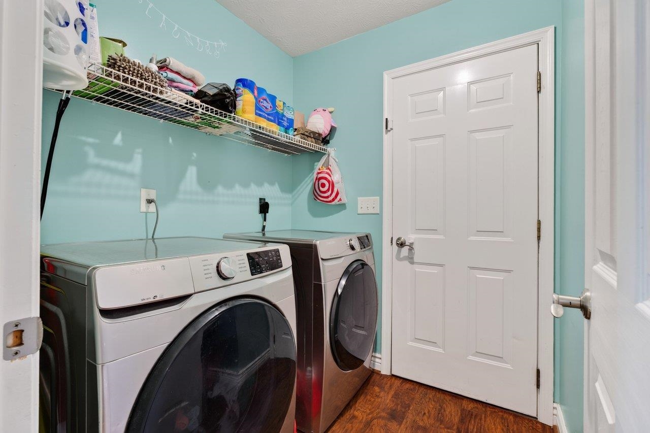 904 BULL RUN, STAUNTON, Virginia 24401, 3 Bedrooms Bedrooms, ,2 BathroomsBathrooms,Residential,Welcoming family home is nice neighborhood,904 BULL RUN,683441 MLS # 683441