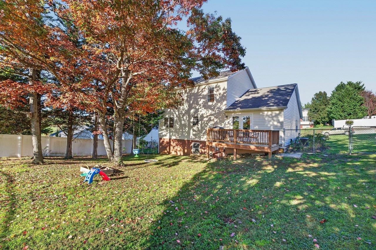 904 BULL RUN, STAUNTON, Virginia 24401, 3 Bedrooms Bedrooms, ,2 BathroomsBathrooms,Residential,Welcoming family home is nice neighborhood,904 BULL RUN,683441 MLS # 683441