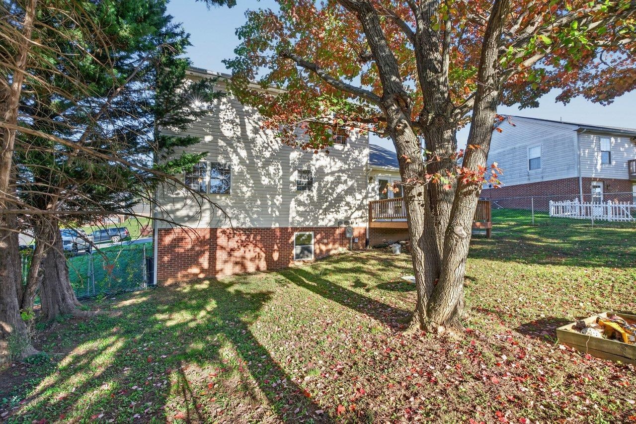 904 BULL RUN, STAUNTON, Virginia 24401, 3 Bedrooms Bedrooms, ,2 BathroomsBathrooms,Residential,Welcoming family home is nice neighborhood,904 BULL RUN,683441 MLS # 683441