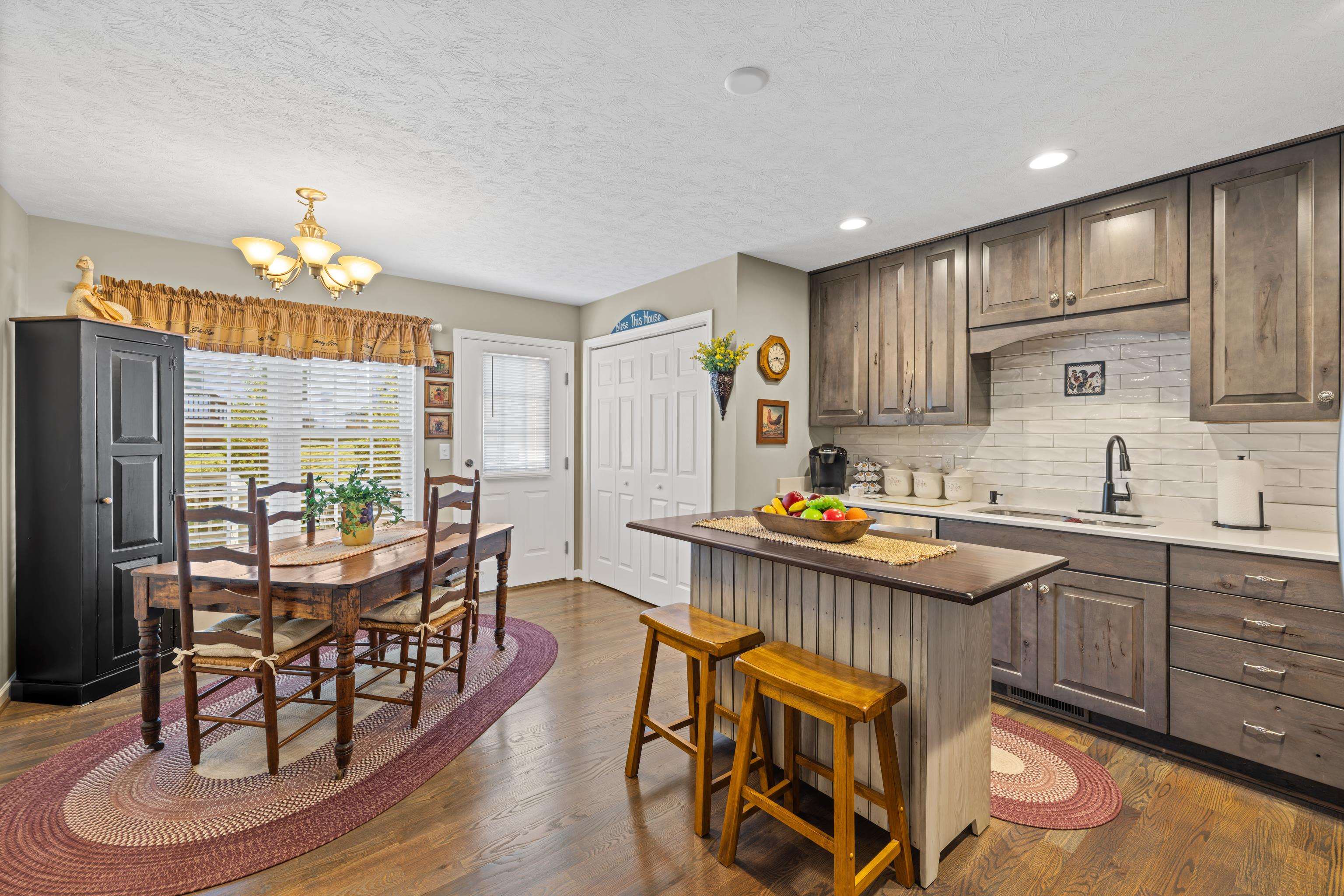 11 COLLINSWOOD WAY, STAUNTON, Virginia 24401, 4 Bedrooms Bedrooms, ,3 BathroomsBathrooms,Residential,11 COLLINSWOOD WAY,683452 MLS # 683452 11 COLLINSWOOD WAY, STAUNTON, Virginia 24401, 4 Bedrooms Bedrooms, ,3 BathroomsBathrooms,Residential,11 COLLINSWOOD WAY,683452 MLS # 683452