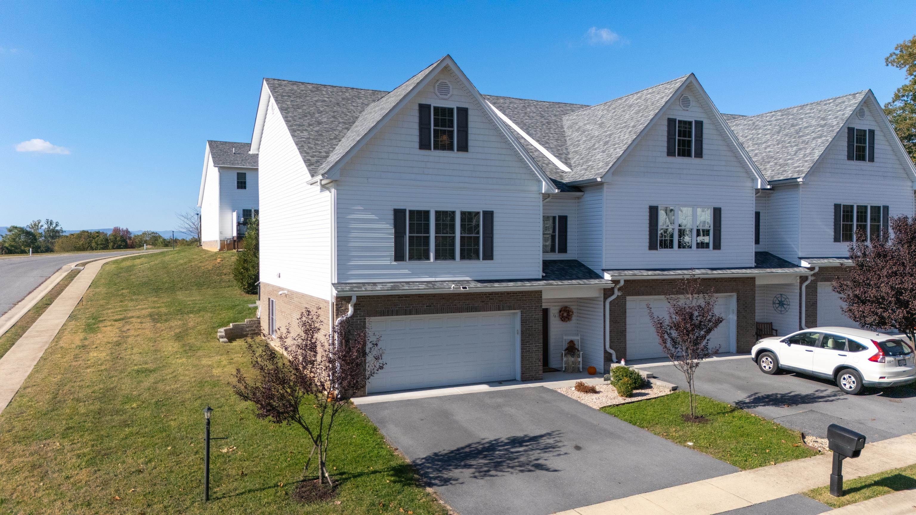 11 COLLINSWOOD WAY, STAUNTON, Virginia 24401, 4 Bedrooms Bedrooms, ,3 BathroomsBathrooms,Residential,11 COLLINSWOOD WAY,683452 MLS # 683452 11 COLLINSWOOD WAY, STAUNTON, Virginia 24401, 4 Bedrooms Bedrooms, ,3 BathroomsBathrooms,Residential,11 COLLINSWOOD WAY,683452 MLS # 683452