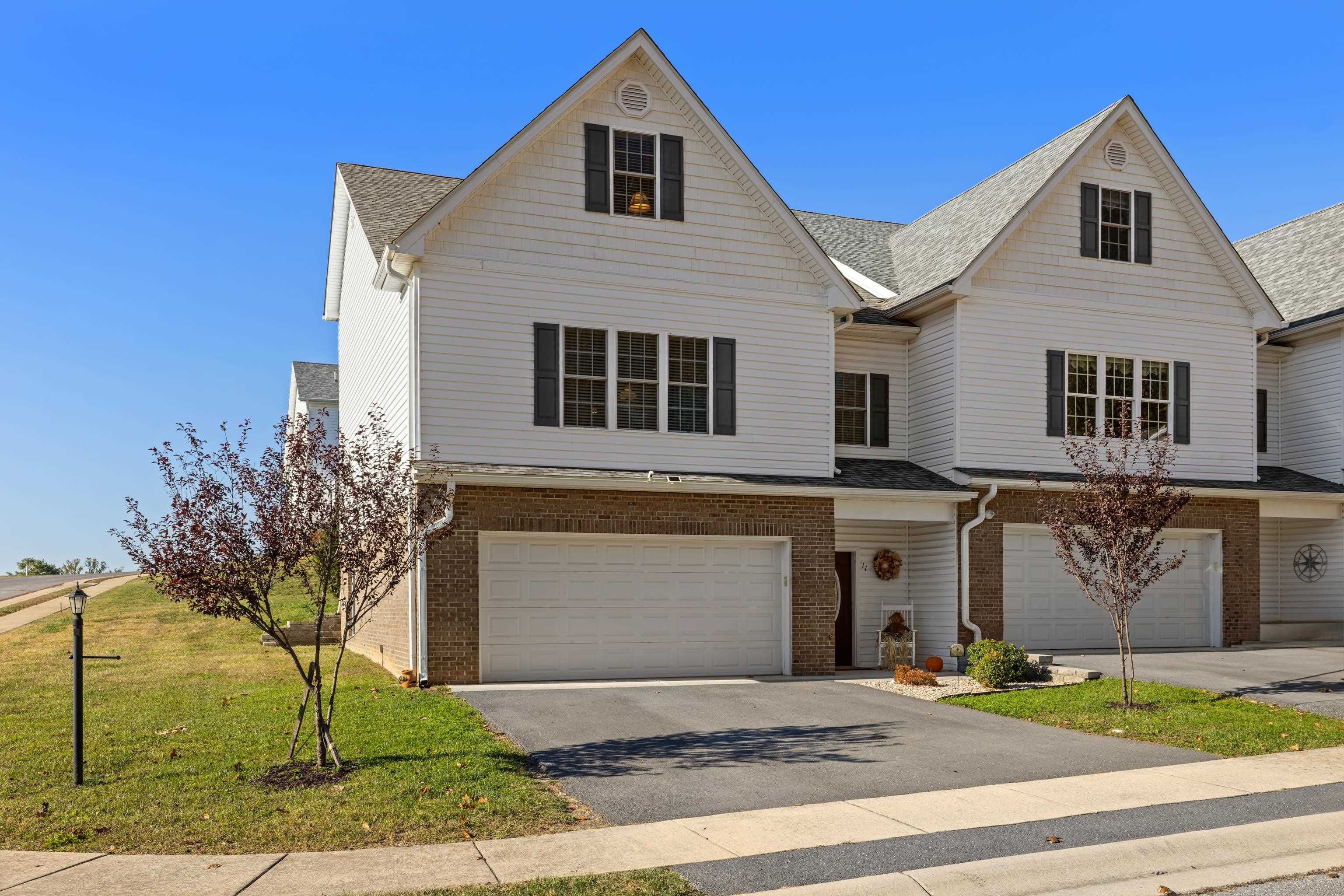 11 COLLINSWOOD WAY, STAUNTON, Virginia 24401, 4 Bedrooms Bedrooms, ,3 BathroomsBathrooms,Residential,11 COLLINSWOOD WAY,683452 MLS # 683452 11 COLLINSWOOD WAY, STAUNTON, Virginia 24401, 4 Bedrooms Bedrooms, ,3 BathroomsBathrooms,Residential,11 COLLINSWOOD WAY,683452 MLS # 683452