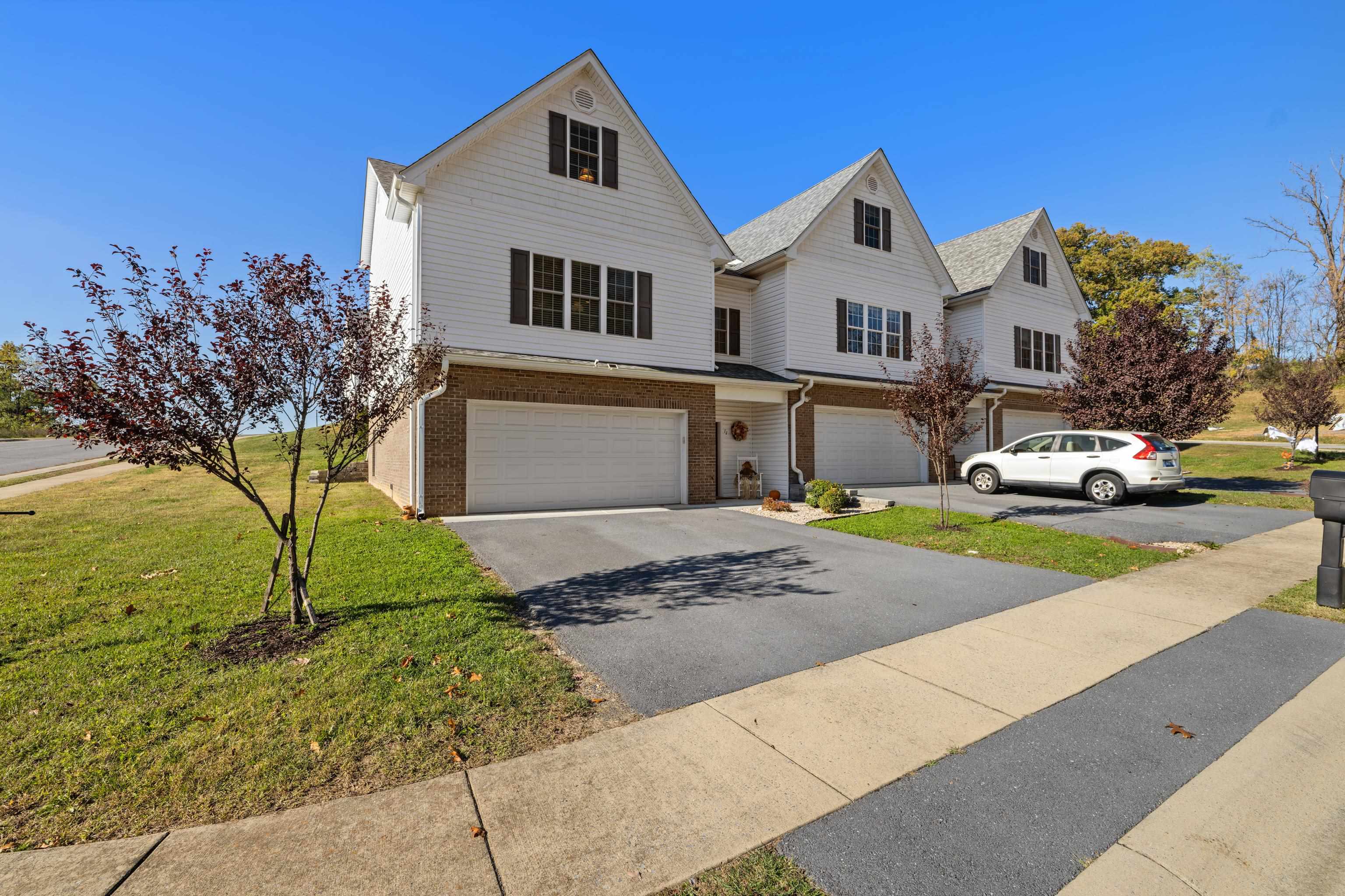 11 COLLINSWOOD WAY, STAUNTON, Virginia 24401, 4 Bedrooms Bedrooms, ,3 BathroomsBathrooms,Residential,11 COLLINSWOOD WAY,683452 MLS # 683452 11 COLLINSWOOD WAY, STAUNTON, Virginia 24401, 4 Bedrooms Bedrooms, ,3 BathroomsBathrooms,Residential,11 COLLINSWOOD WAY,683452 MLS # 683452