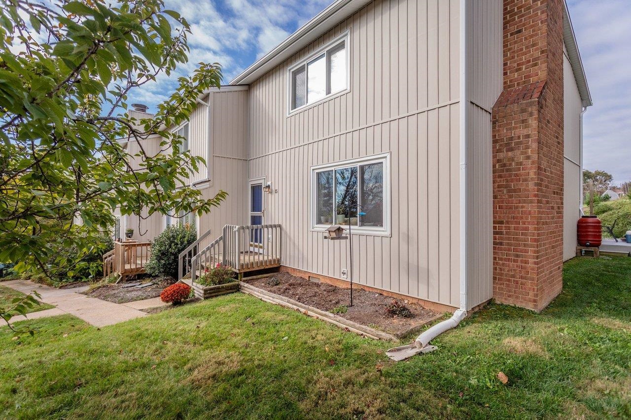15 VILLAGE SQ, HARRISONBURG, Virginia 22802, 3 Bedrooms Bedrooms, ,1 BathroomBathrooms,Residential,15 VILLAGE SQ,683459 MLS # 683459 15 VILLAGE SQ, HARRISONBURG, Virginia 22802, 3 Bedrooms Bedrooms, ,1 BathroomBathrooms,Residential,15 VILLAGE SQ,683459 MLS # 683459