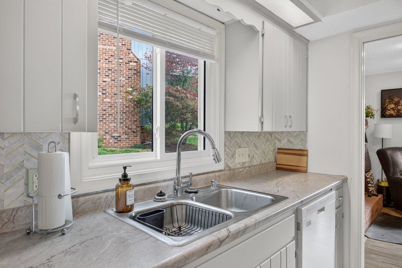 15 VILLAGE SQ, HARRISONBURG, Virginia 22802, 3 Bedrooms Bedrooms, ,1 BathroomBathrooms,Residential,15 VILLAGE SQ,683459 MLS # 683459 15 VILLAGE SQ, HARRISONBURG, Virginia 22802, 3 Bedrooms Bedrooms, ,1 BathroomBathrooms,Residential,15 VILLAGE SQ,683459 MLS # 683459