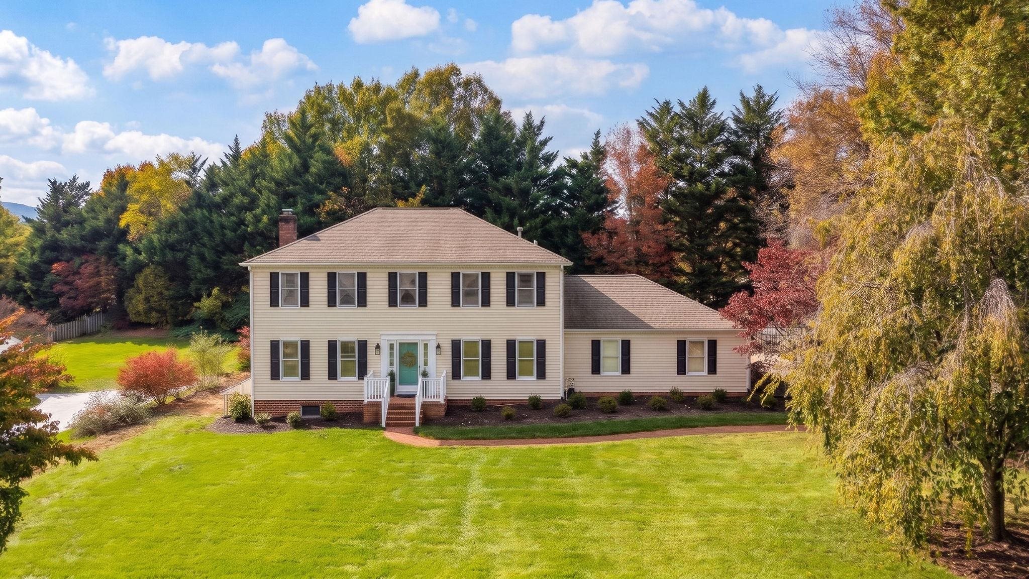 133 HUNTINGTON PL, WAYNESBORO, Virginia 22980, 4 Bedrooms Bedrooms, ,3 BathroomsBathrooms,Residential,Modern Colonial,133 HUNTINGTON PL,683460 MLS # 683460