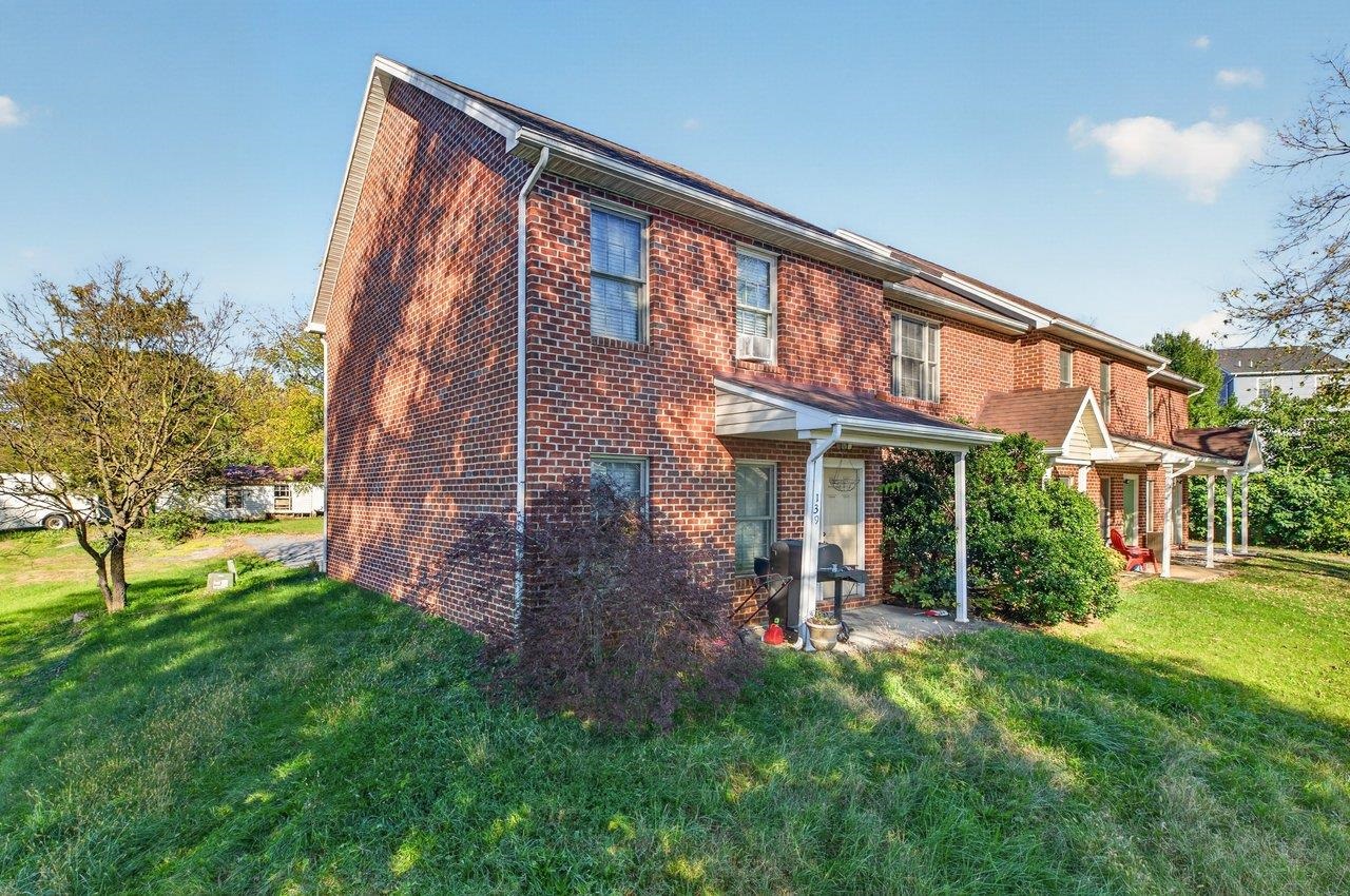 139 JACKSON ST, BROADWAY, Virginia 22815, 2 Bedrooms Bedrooms, ,2 BathroomsBathrooms,Residential,139 JACKSON ST,683464 MLS # 683464 139 JACKSON ST, BROADWAY, Virginia 22815, 2 Bedrooms Bedrooms, ,2 BathroomsBathrooms,Residential,139 JACKSON ST,683464 MLS # 683464
