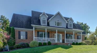 Lovingly maintained Pelham East home in Waynesboro!